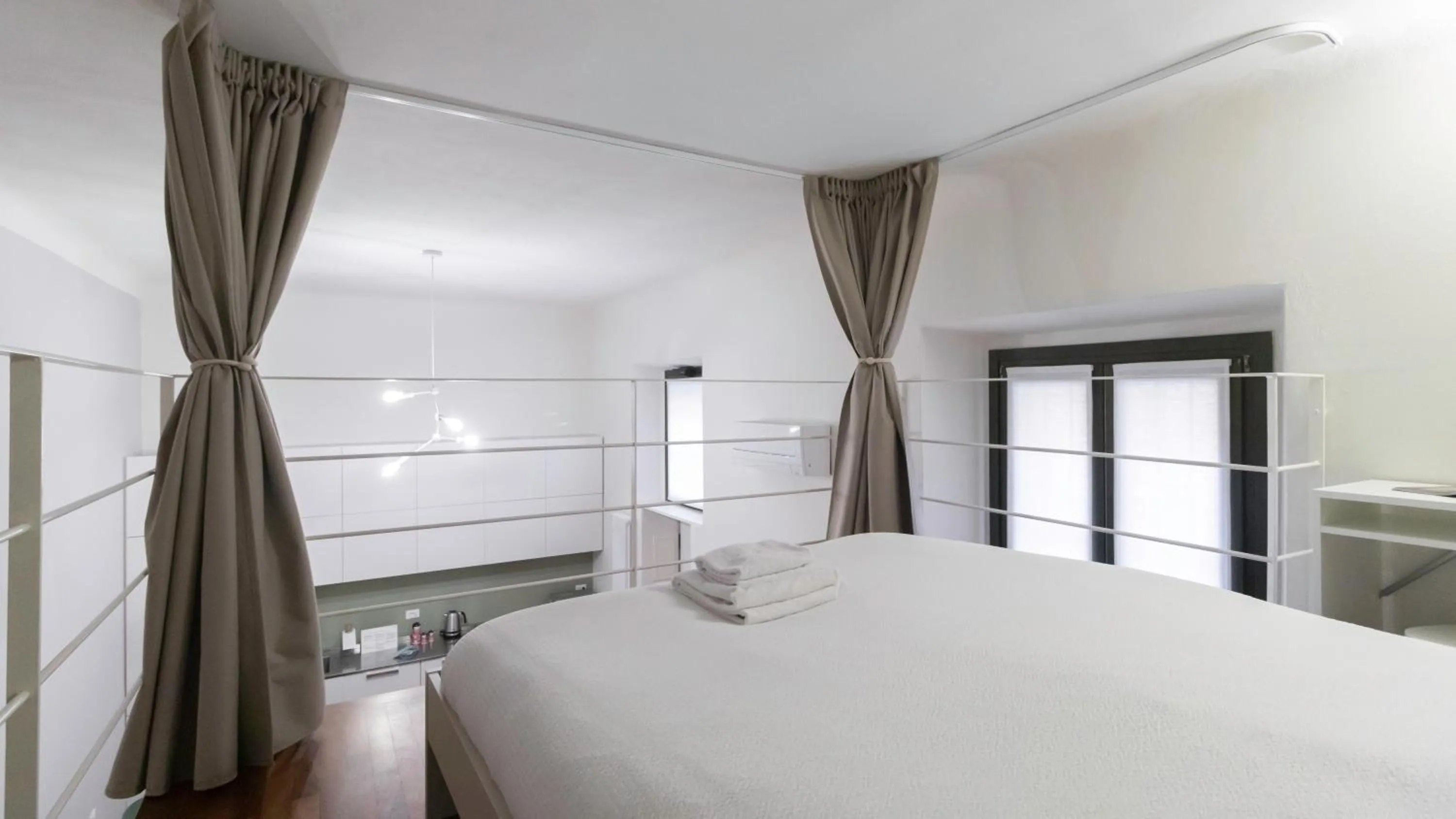 Photo of the whole room, Bed in Italianway Easy - Piero della Francesca 19 A