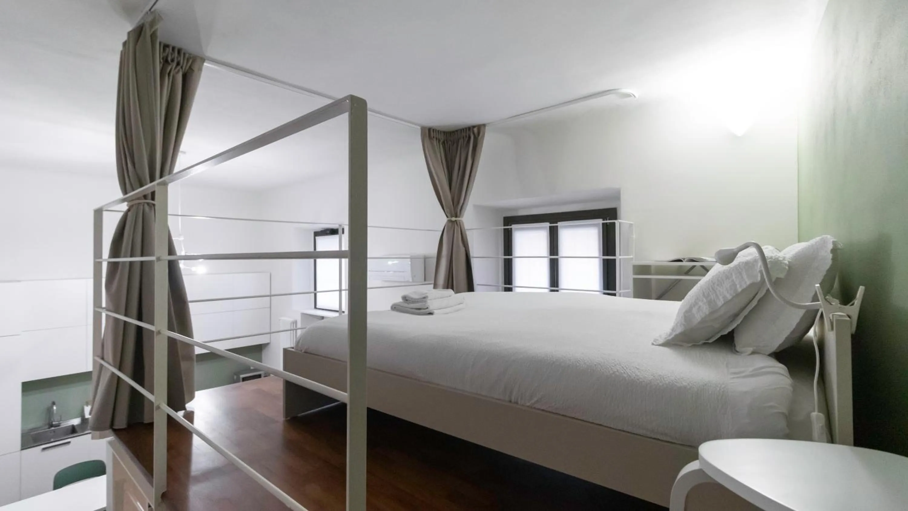 Photo of the whole room, Bed in Italianway Easy - Piero della Francesca 19 A