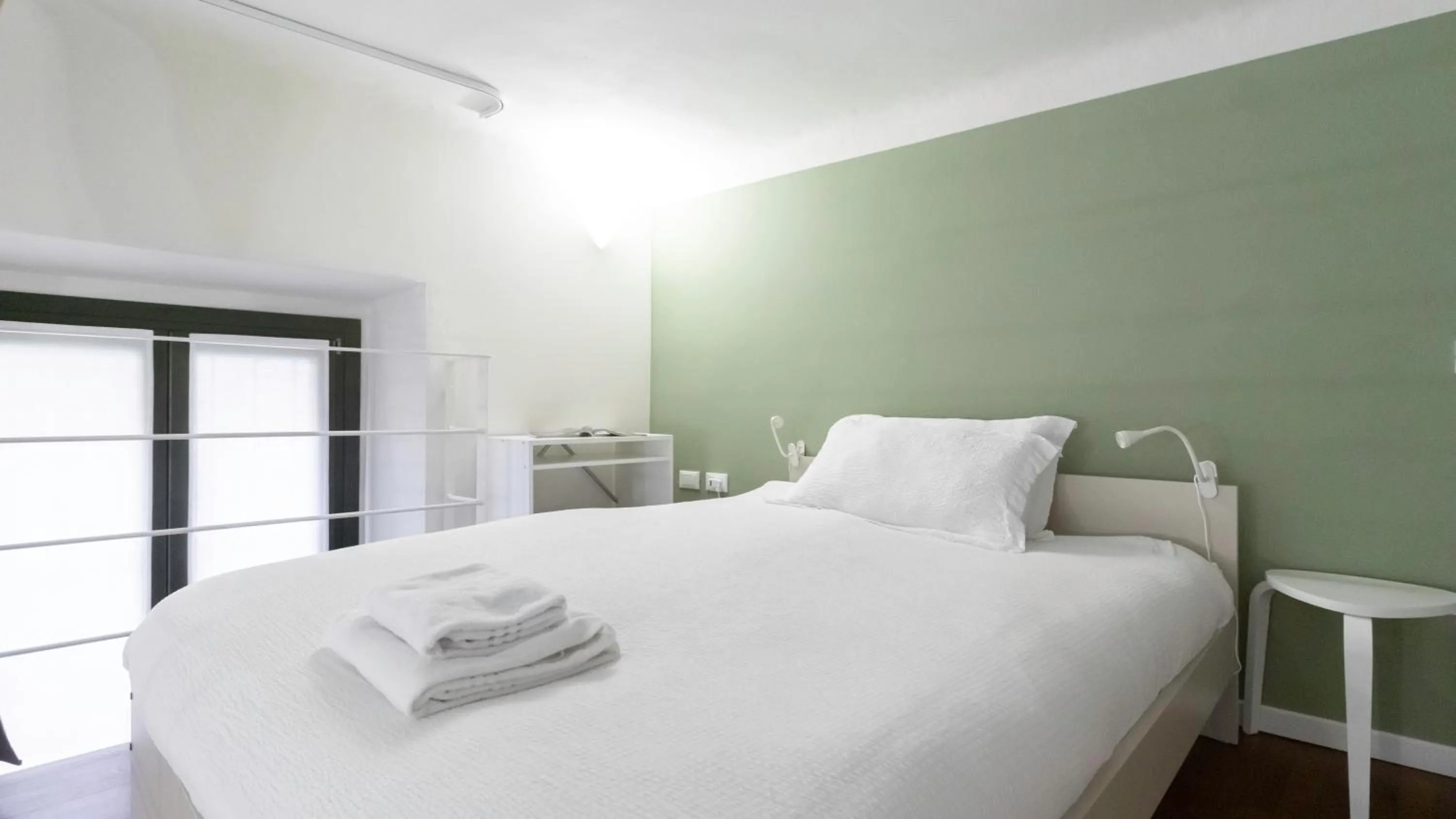 Photo of the whole room, Bed in Italianway Easy - Piero della Francesca 19 A