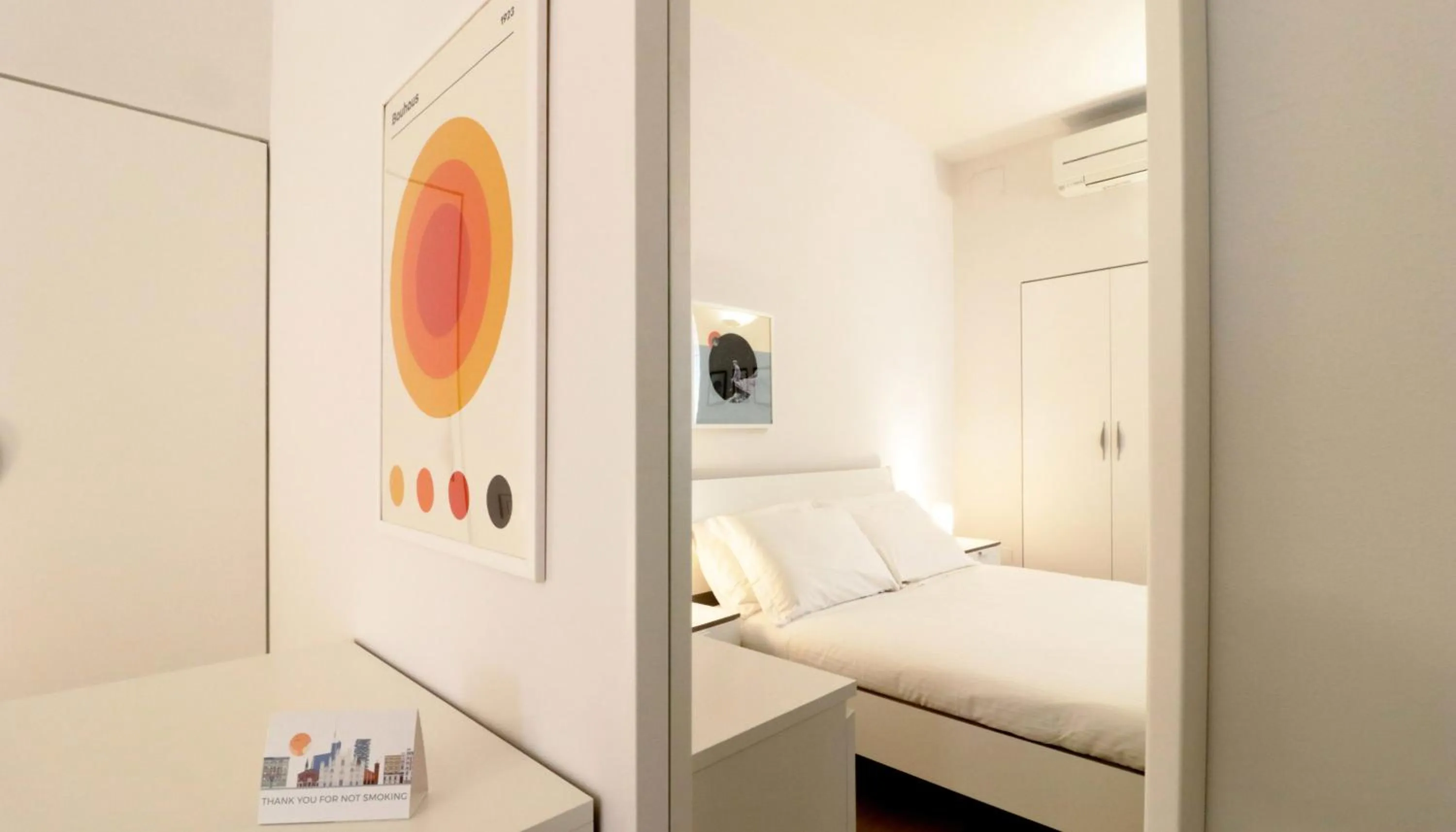 Photo of the whole room, Bed in Italianway Easy - Piero della Francesca 19 A