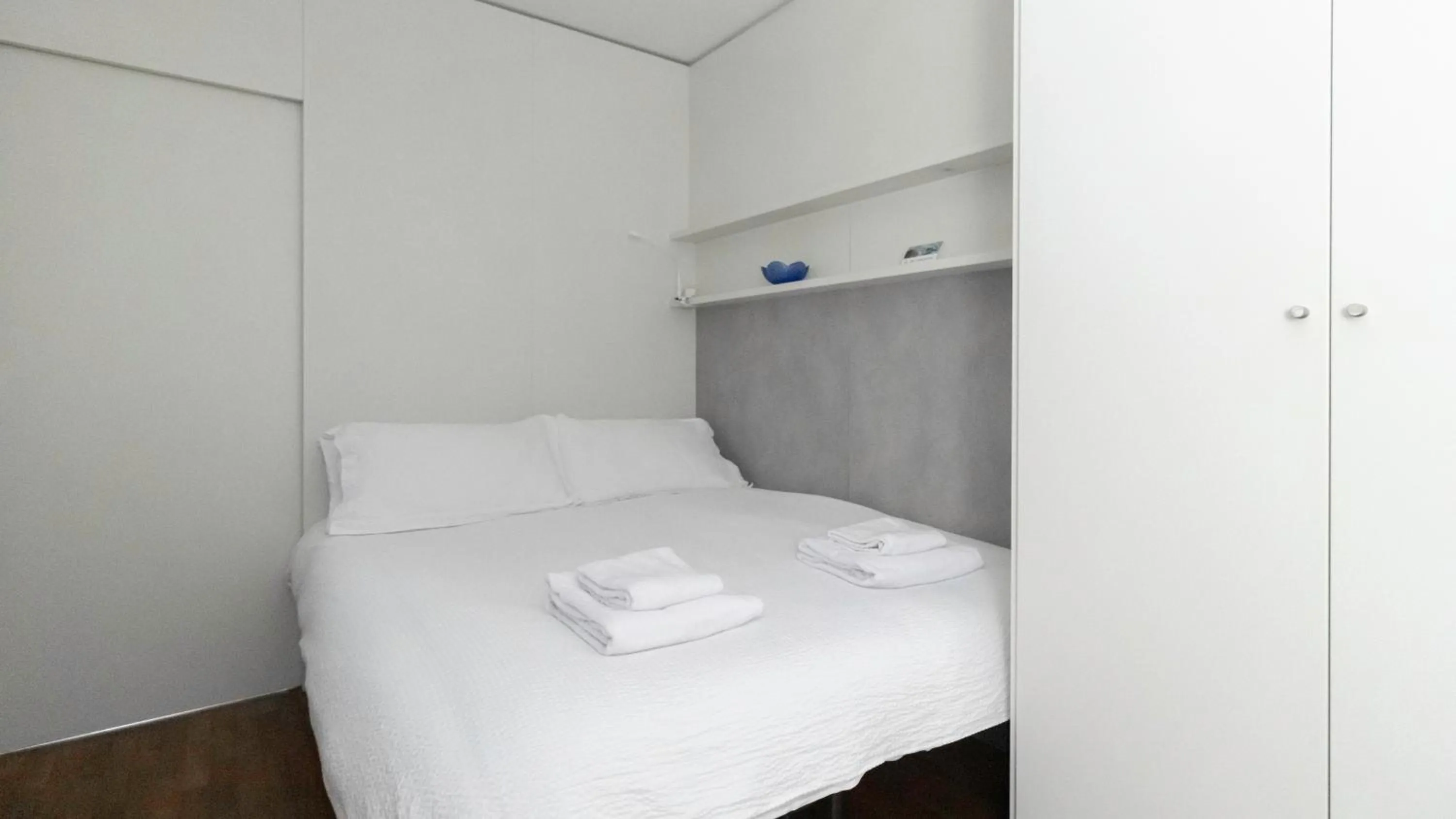 Photo of the whole room, Bed in Italianway Easy - Piero della Francesca 19 A