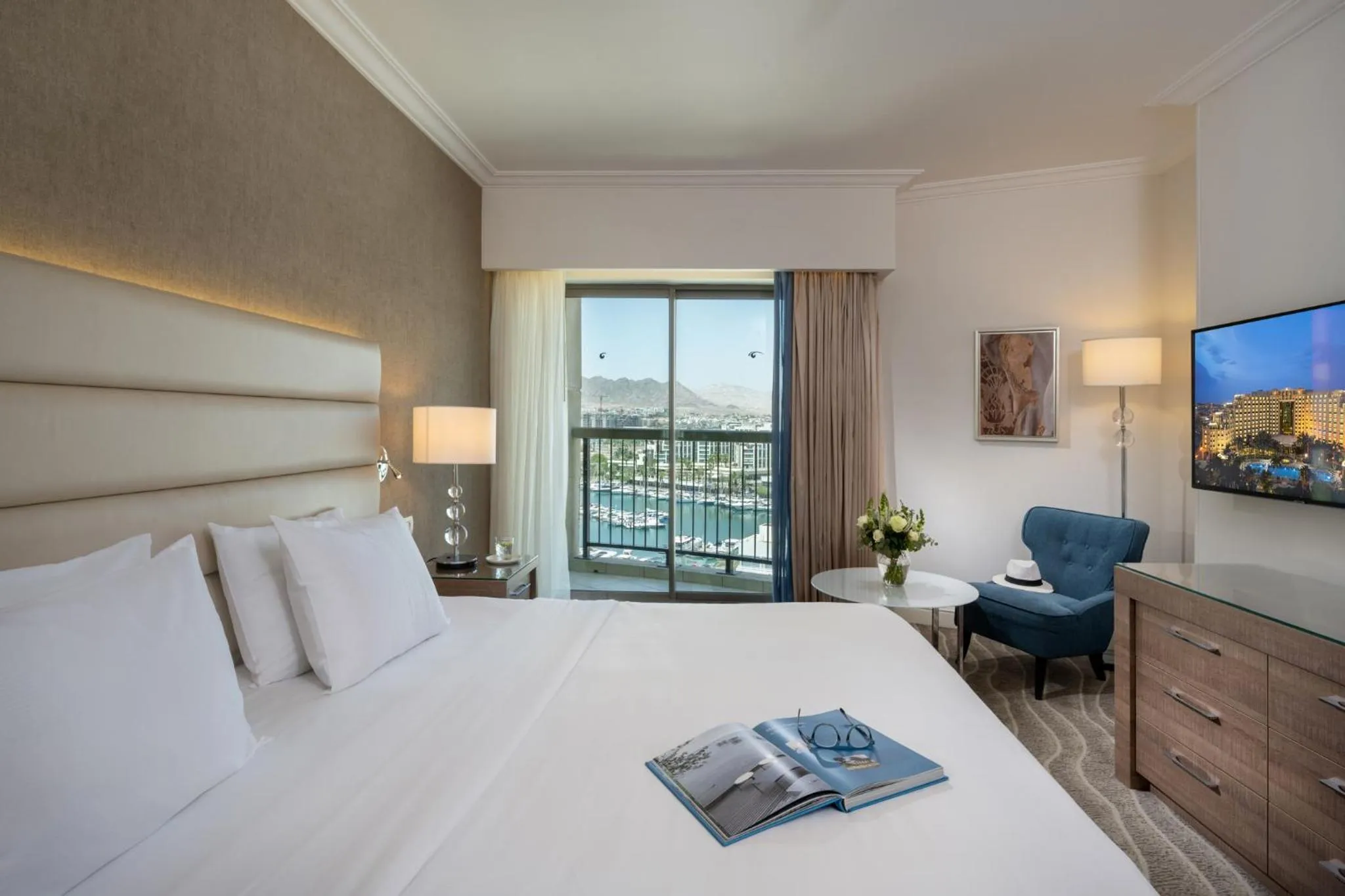 Bedroom, Bed in Queen of Sheba Eilat