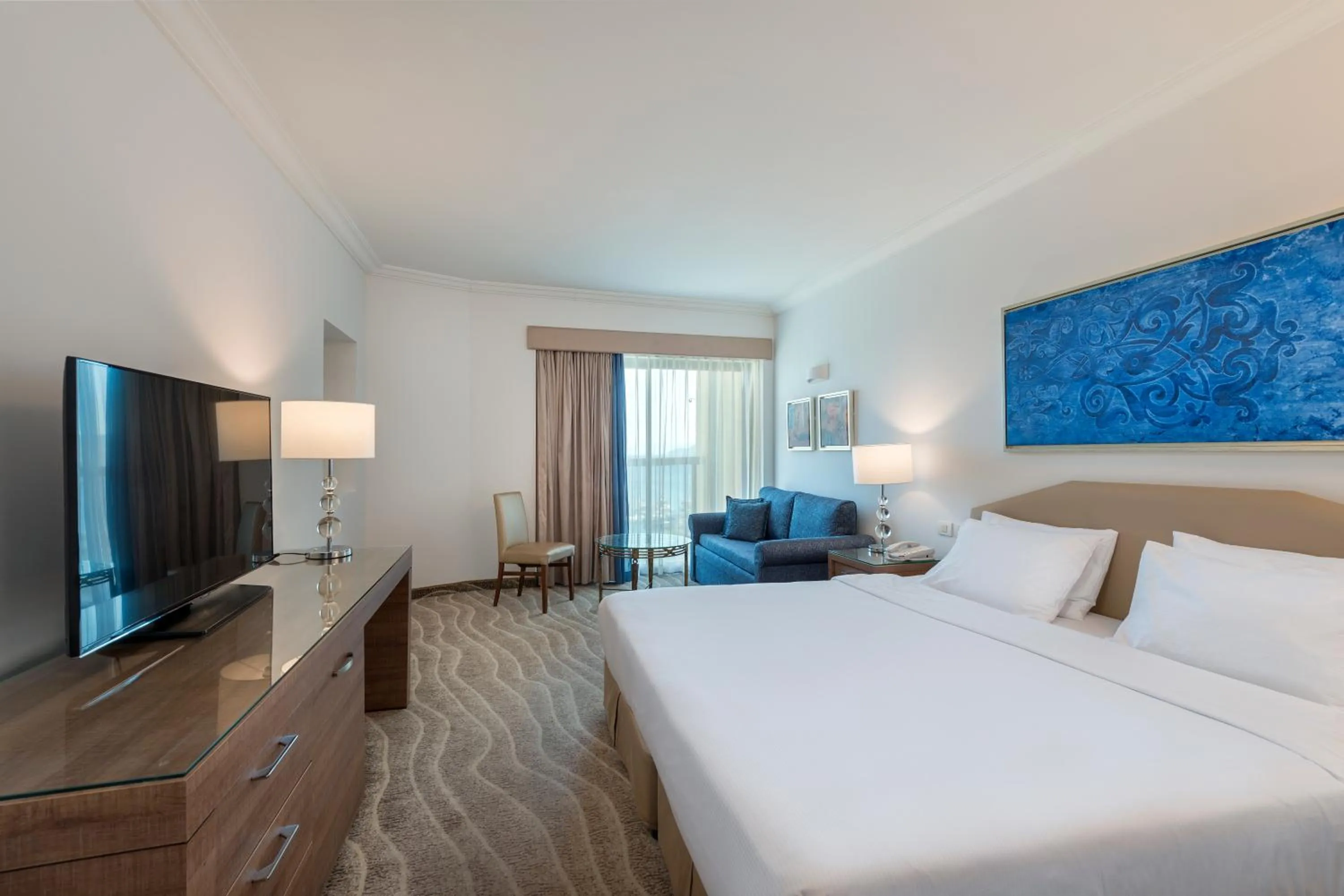 Photo of the whole room, Bed in Queen of Sheba Eilat