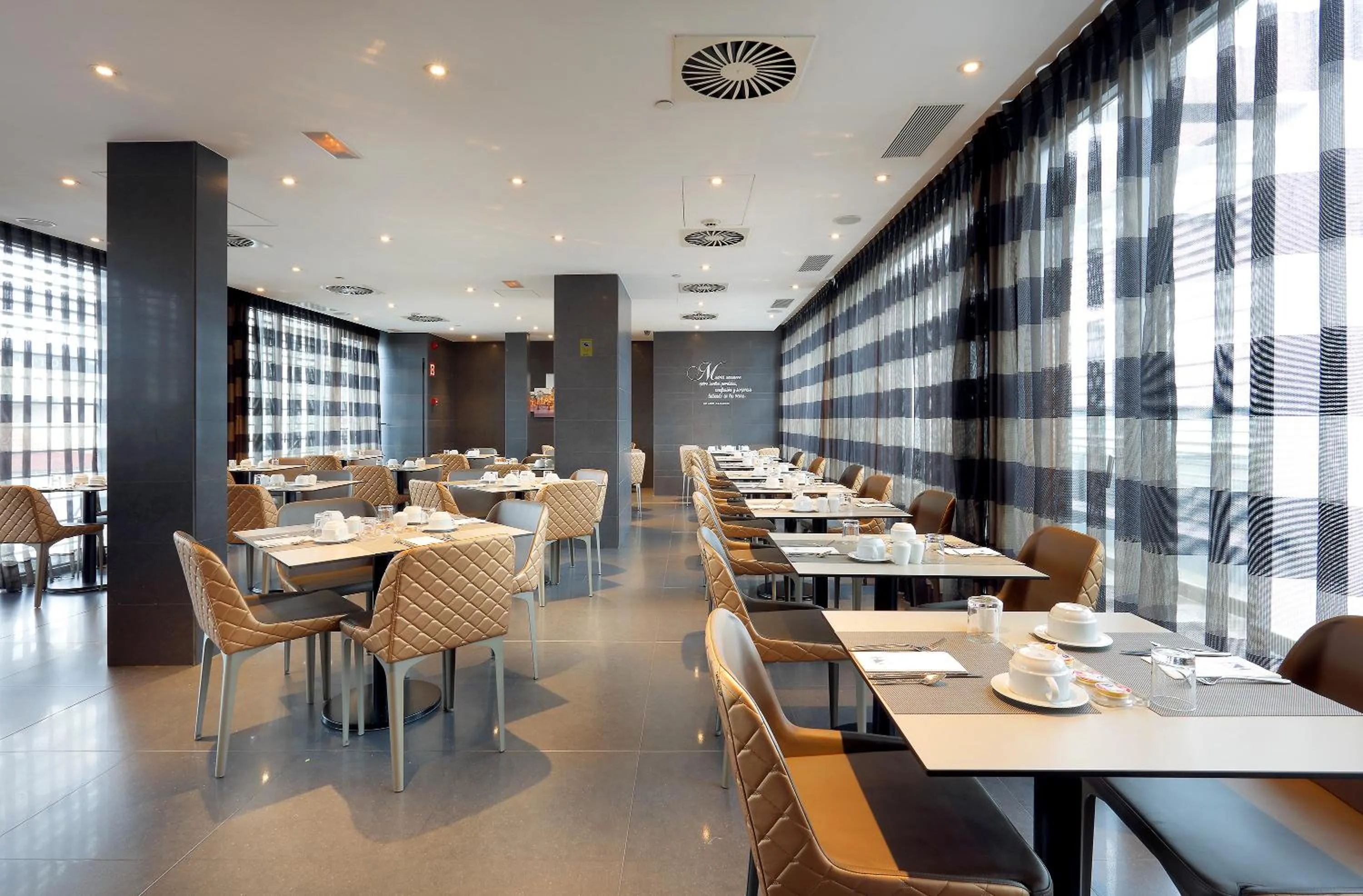 Lounge or bar in Eurostars Plaza Mayor