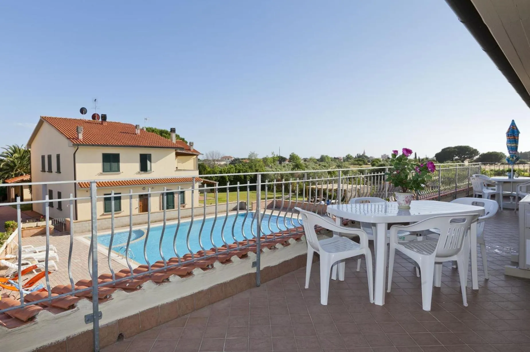 Pool view in Borgo Guglielmo