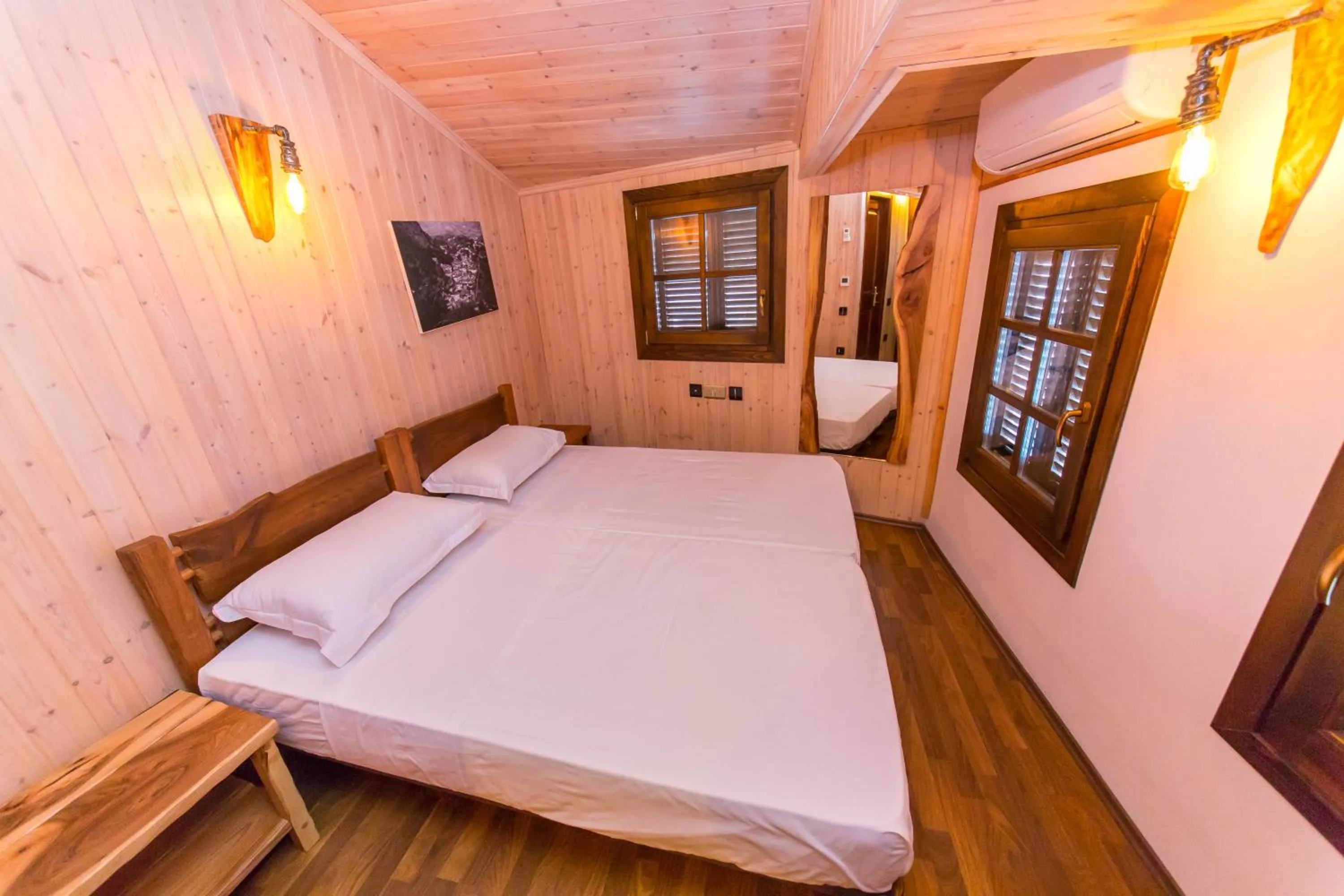 Bedroom, Bed in Heraklis Hotel