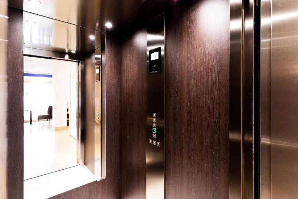 Bathroom in Le Val D'or & Le Theatre