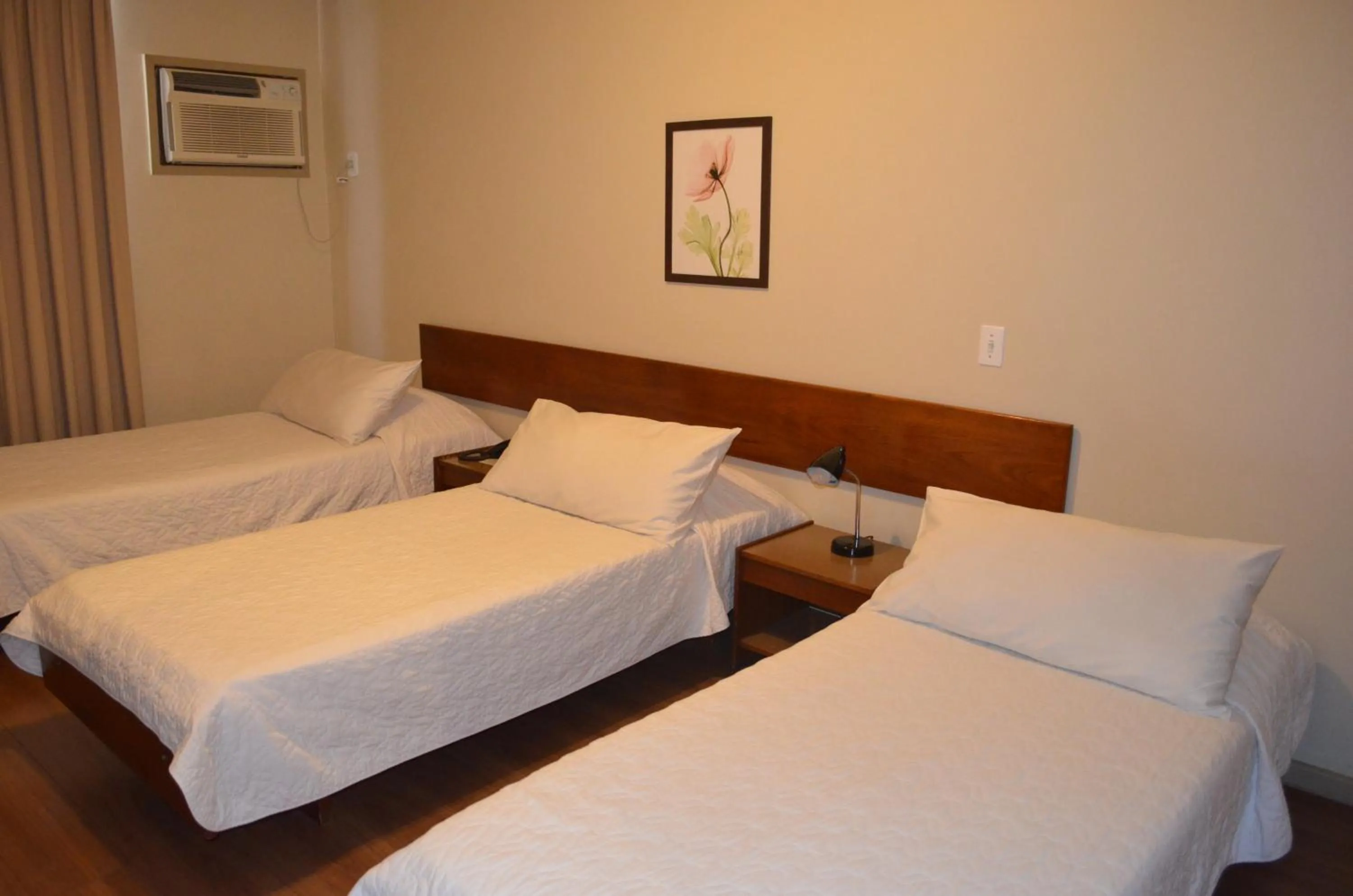 Bed in Niteroi Palace Hotel