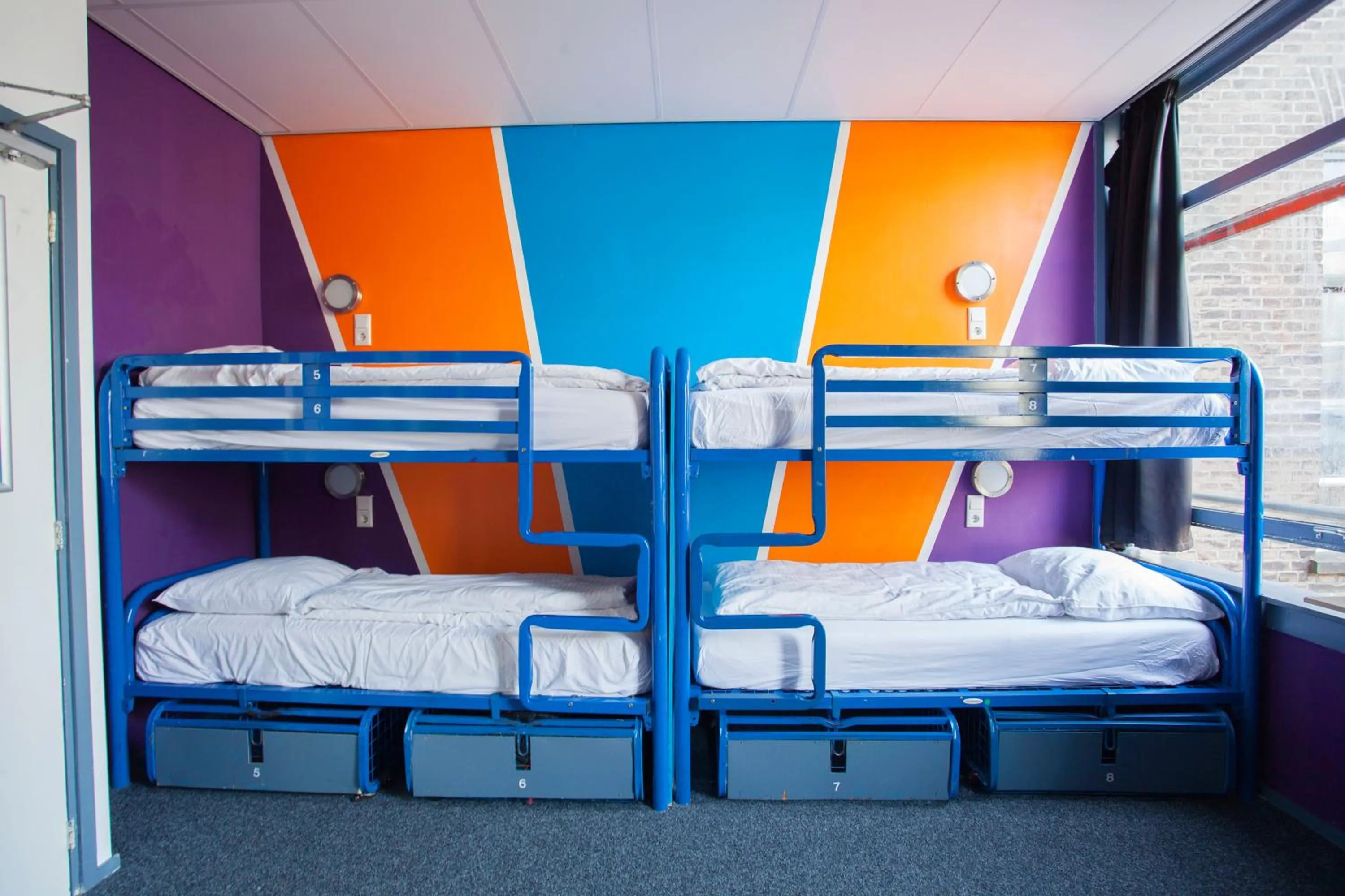 Bedroom, Bed in Flying Pig Downtown