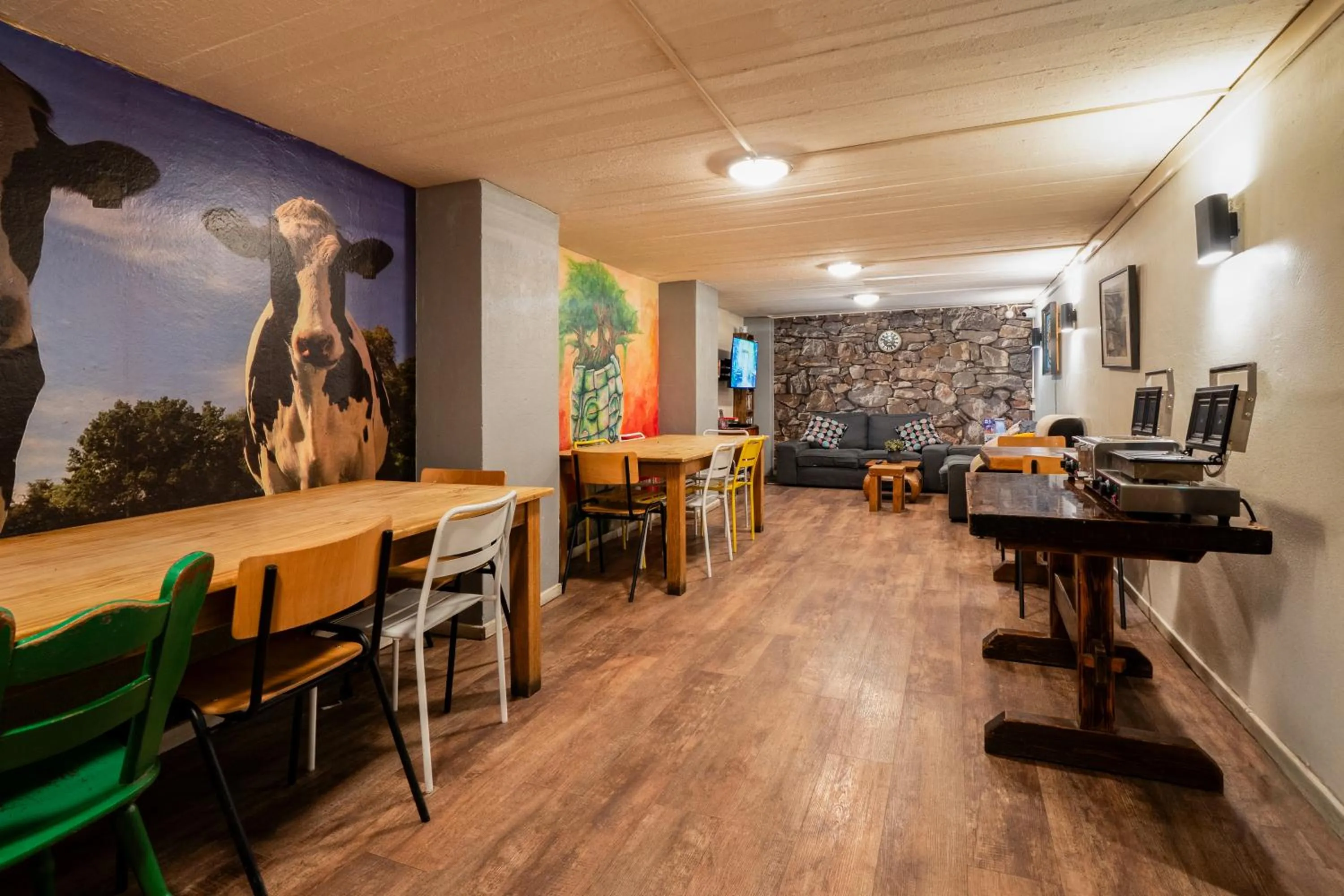 Communal lounge/ TV room in Flying Pig Downtown