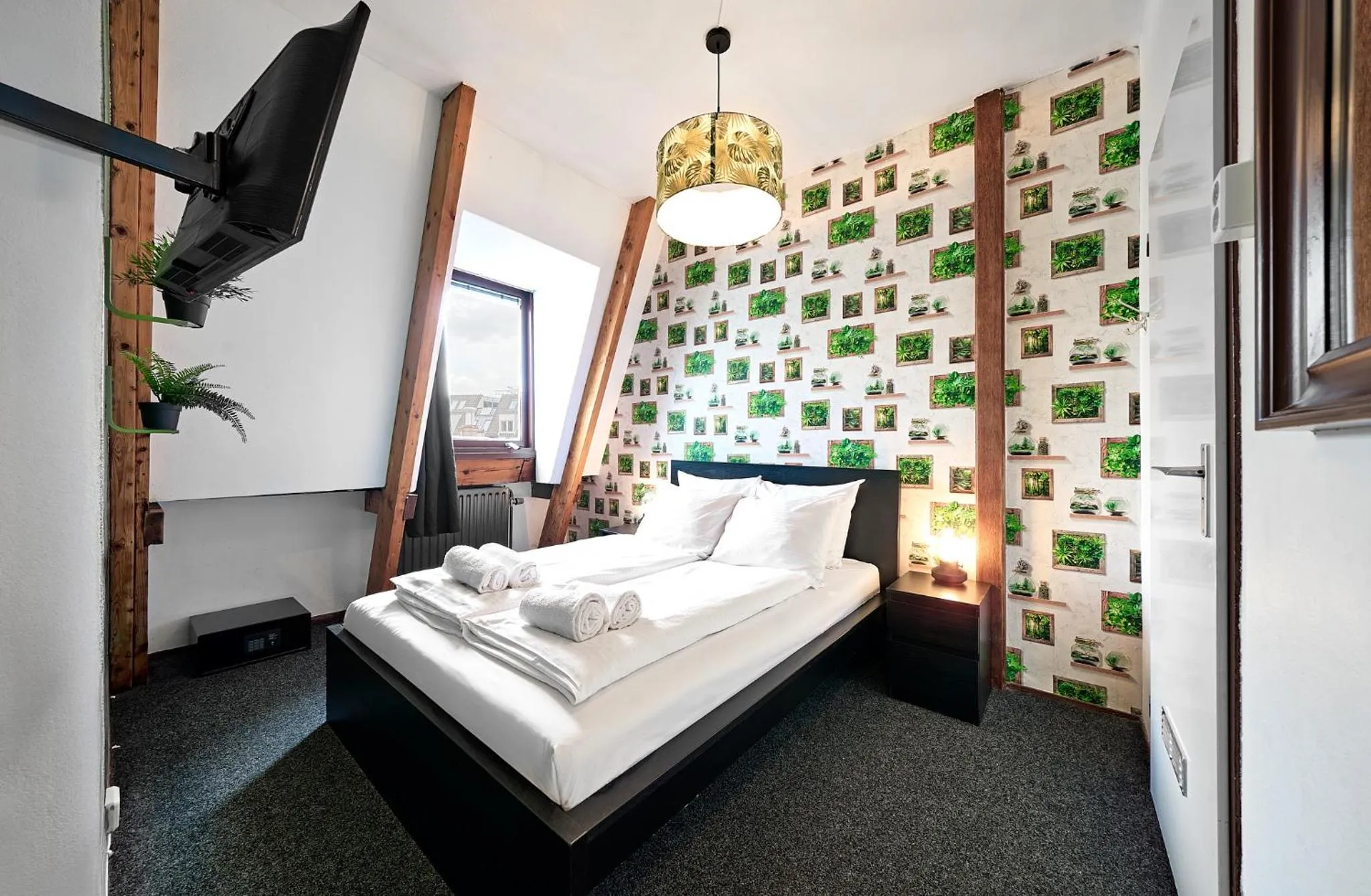 Bedroom, Bed in Flying Pig Downtown