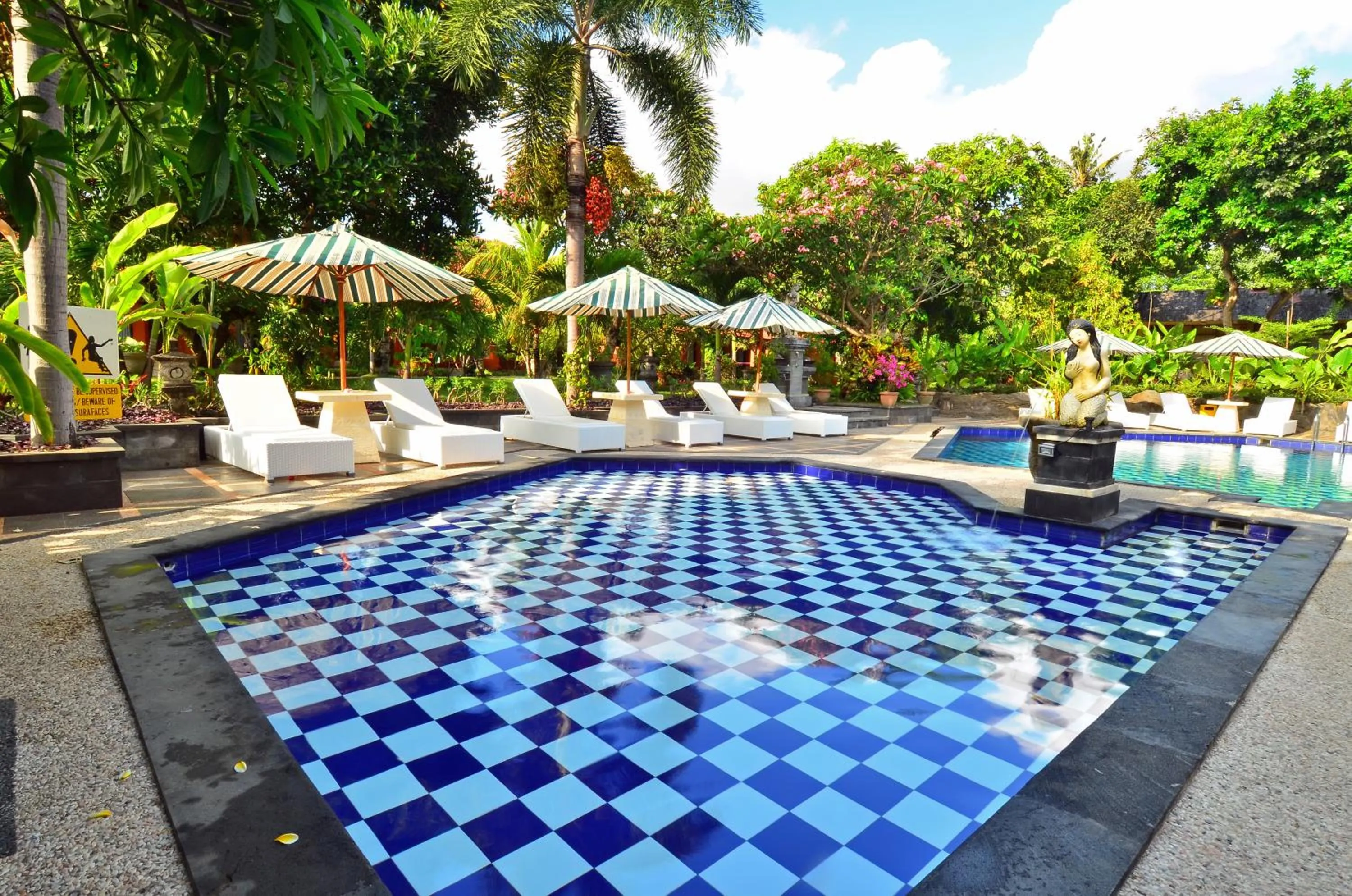 Swimming pool in Inna Sindhu Beach Hotel & Resort