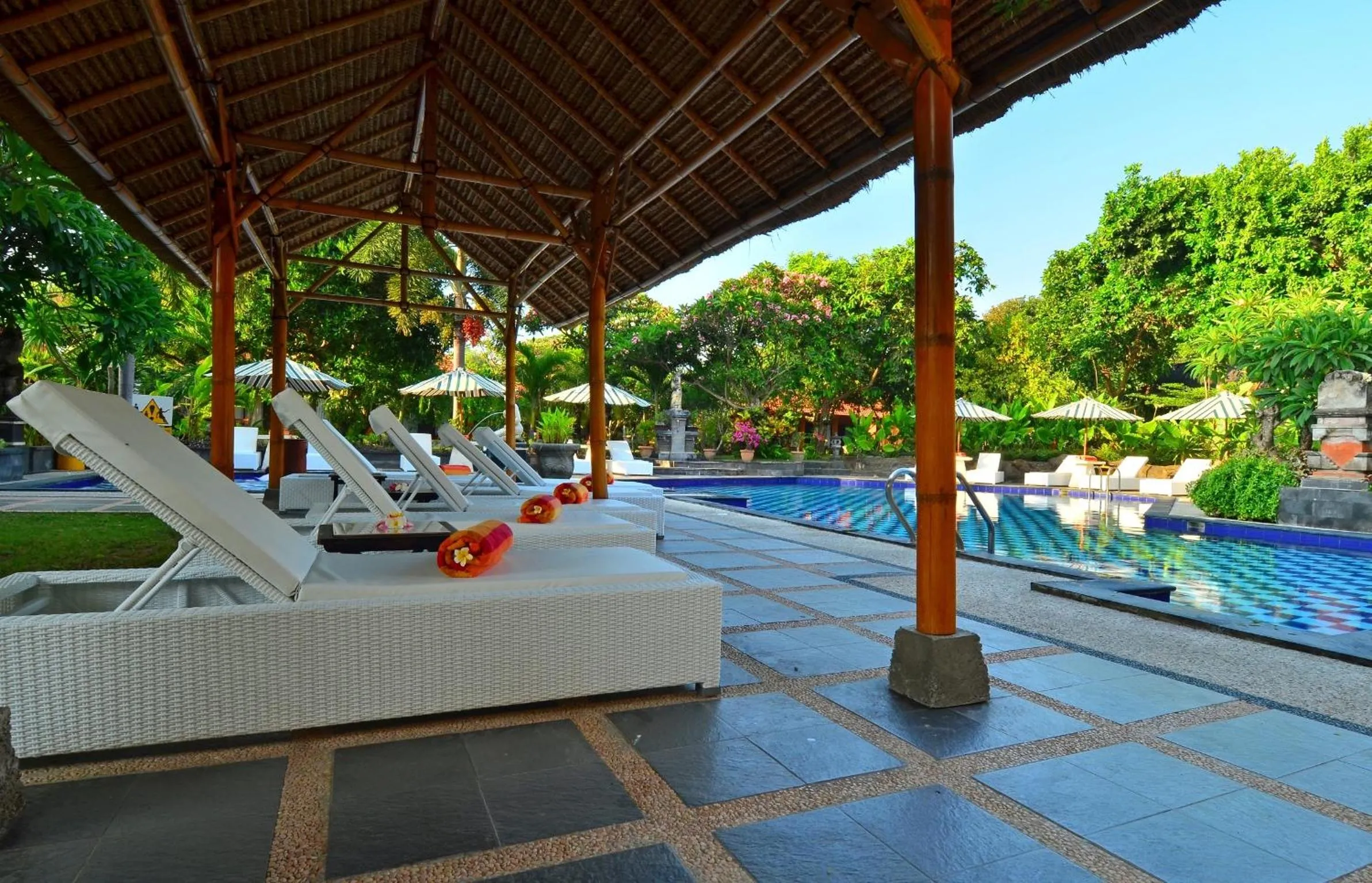 Swimming pool in Inna Sindhu Beach Hotel & Resort