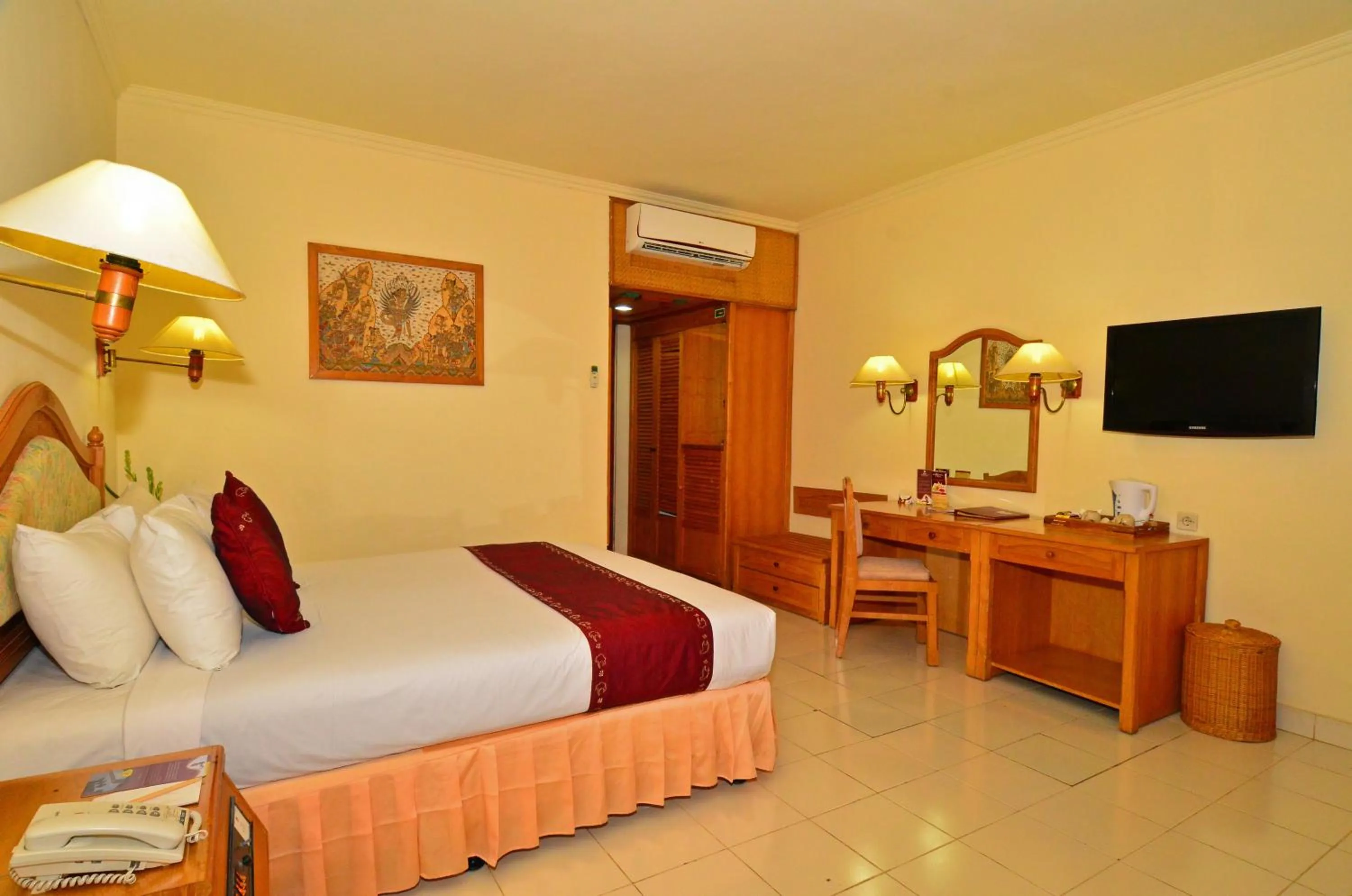 Bedroom, Bed in Inna Sindhu Beach Hotel & Resort