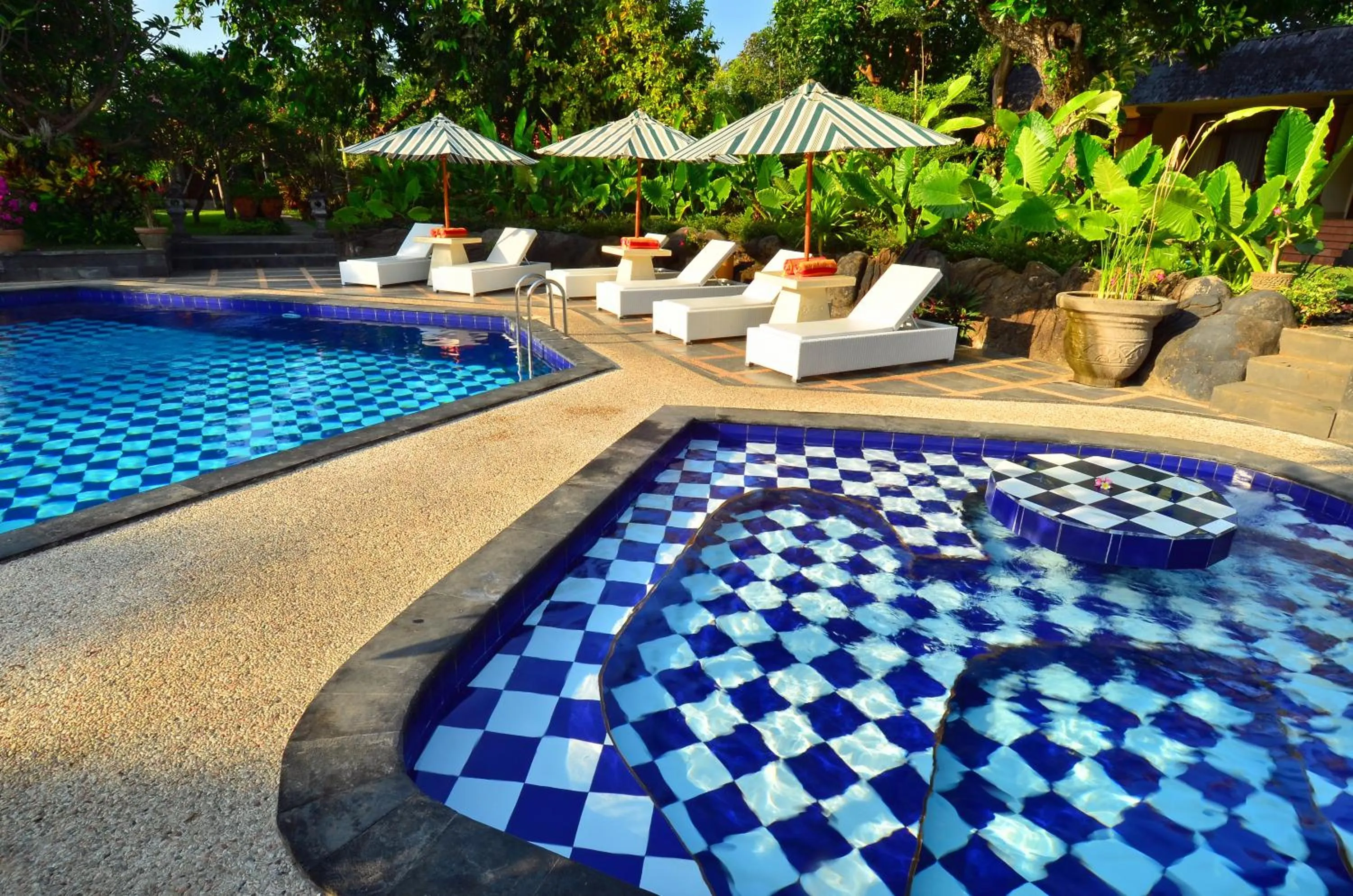 Swimming pool in Inna Sindhu Beach Hotel & Resort