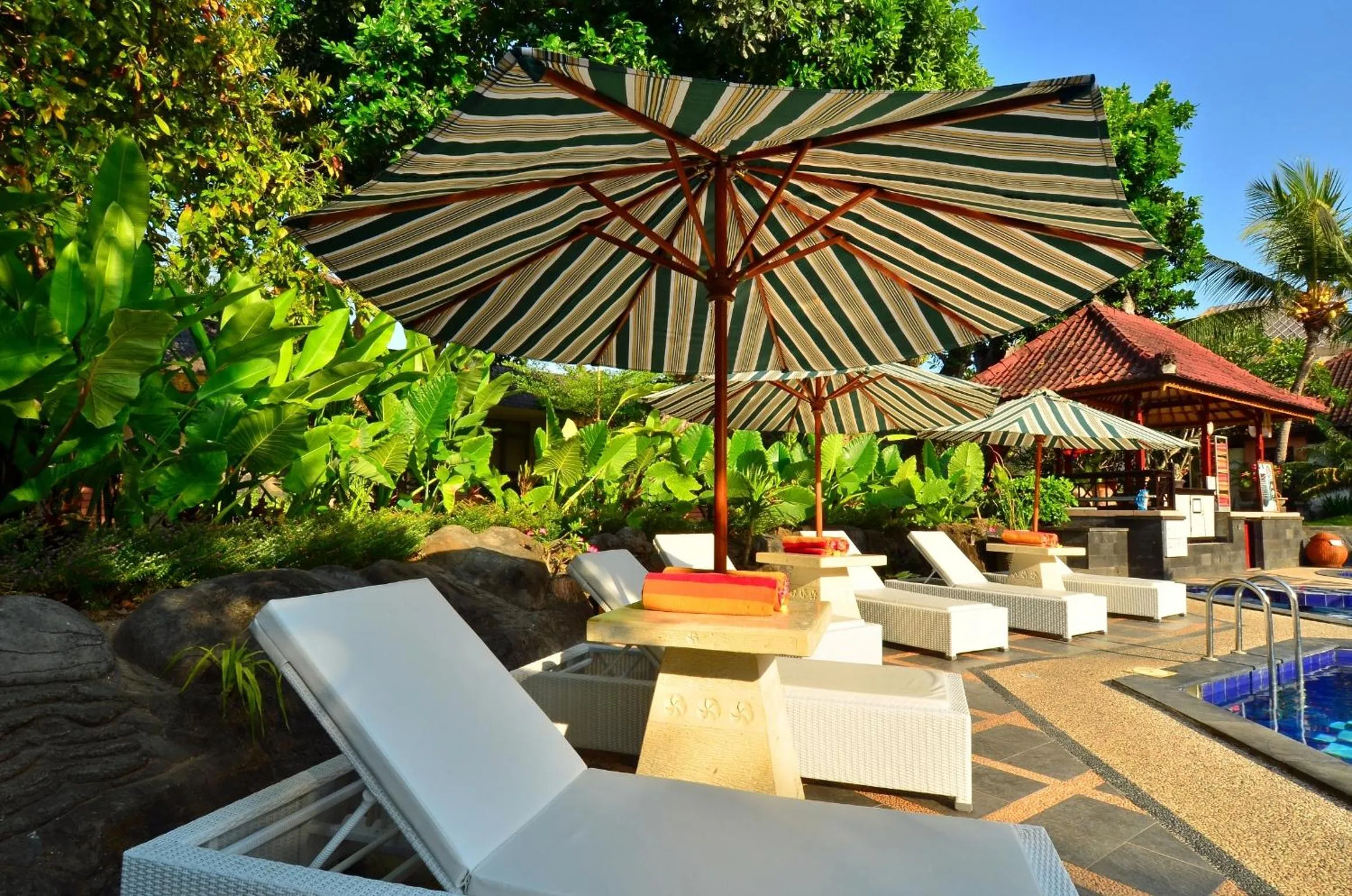 Swimming pool in Inna Sindhu Beach Hotel & Resort