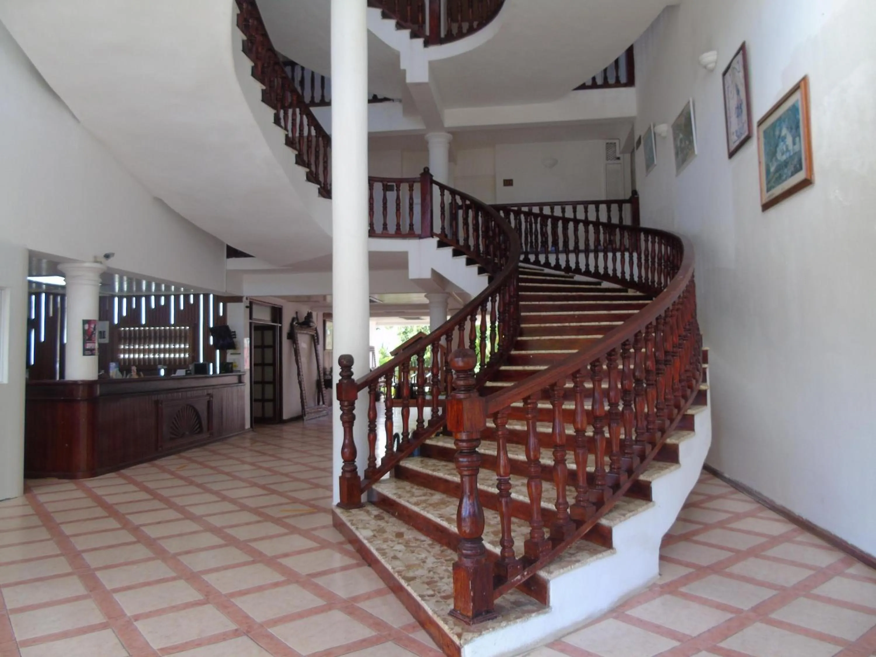 Property building in Piergiorgio Palace Hotel