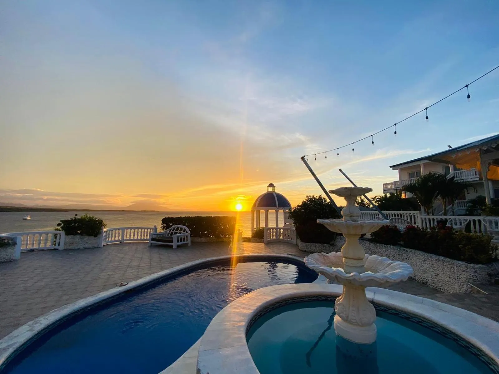 Swimming pool in Piergiorgio Palace Hotel