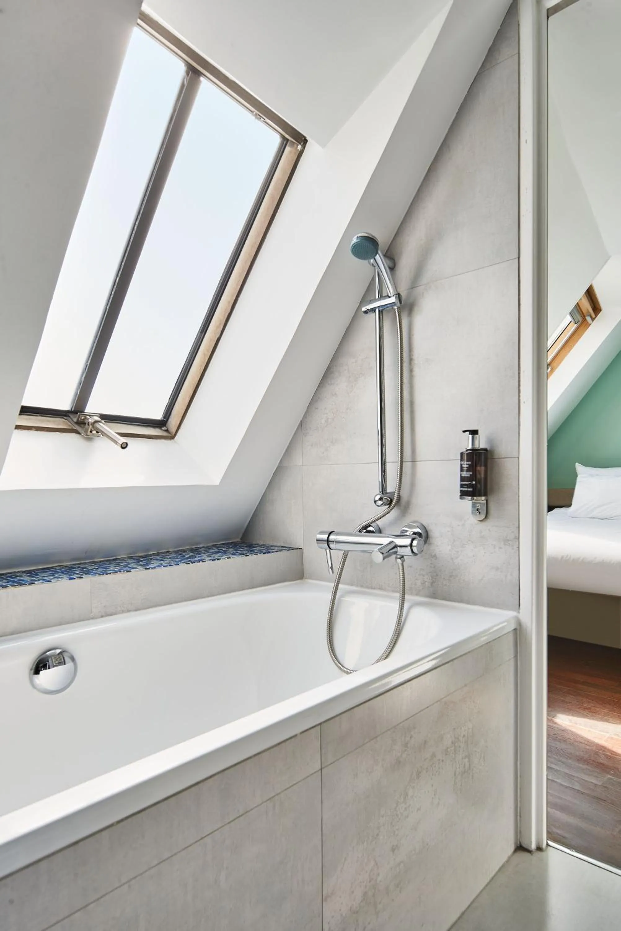 Bathroom in R. Kipling by Happyculture