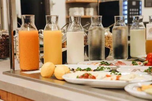 Food and drinks in Outlet Hotel