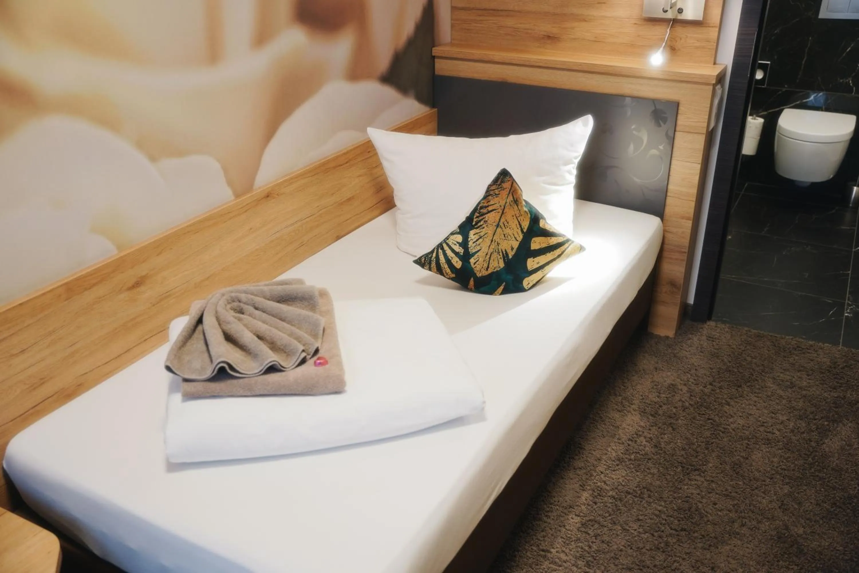 Photo of the whole room in Outlet Hotel