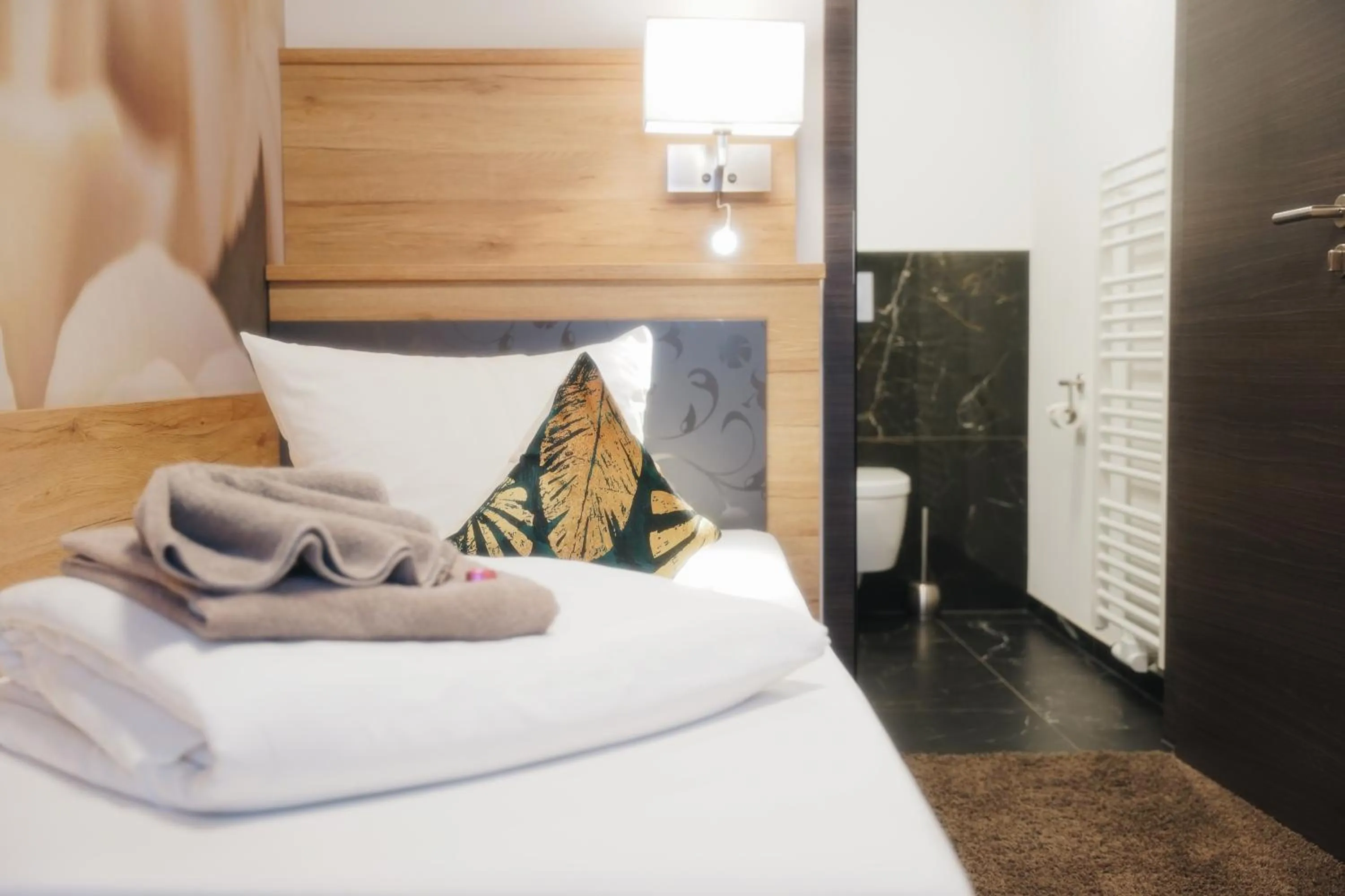 Photo of the whole room in Outlet Hotel