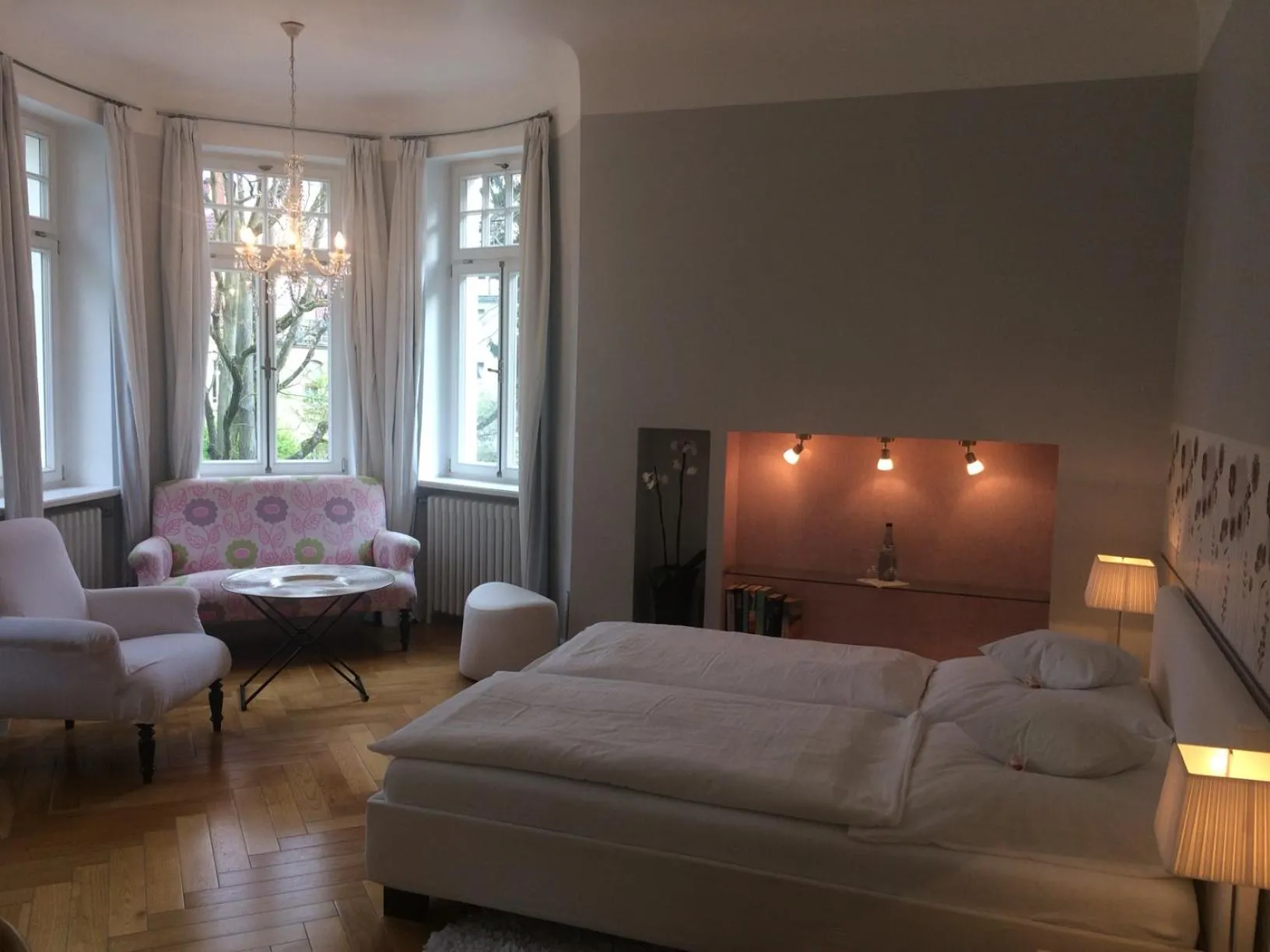 Photo of the whole room, Bed in Hotel Heidelberg Astoria