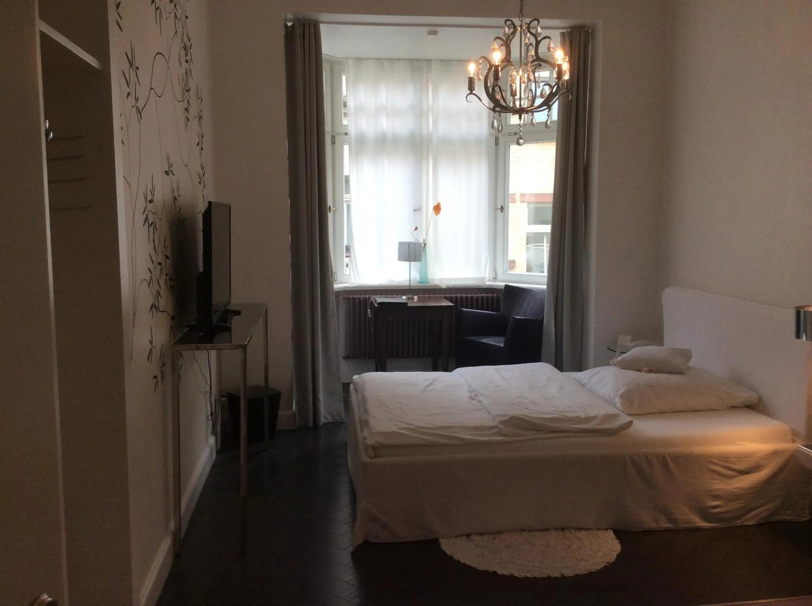 Photo of the whole room, Bed in Hotel Heidelberg Astoria