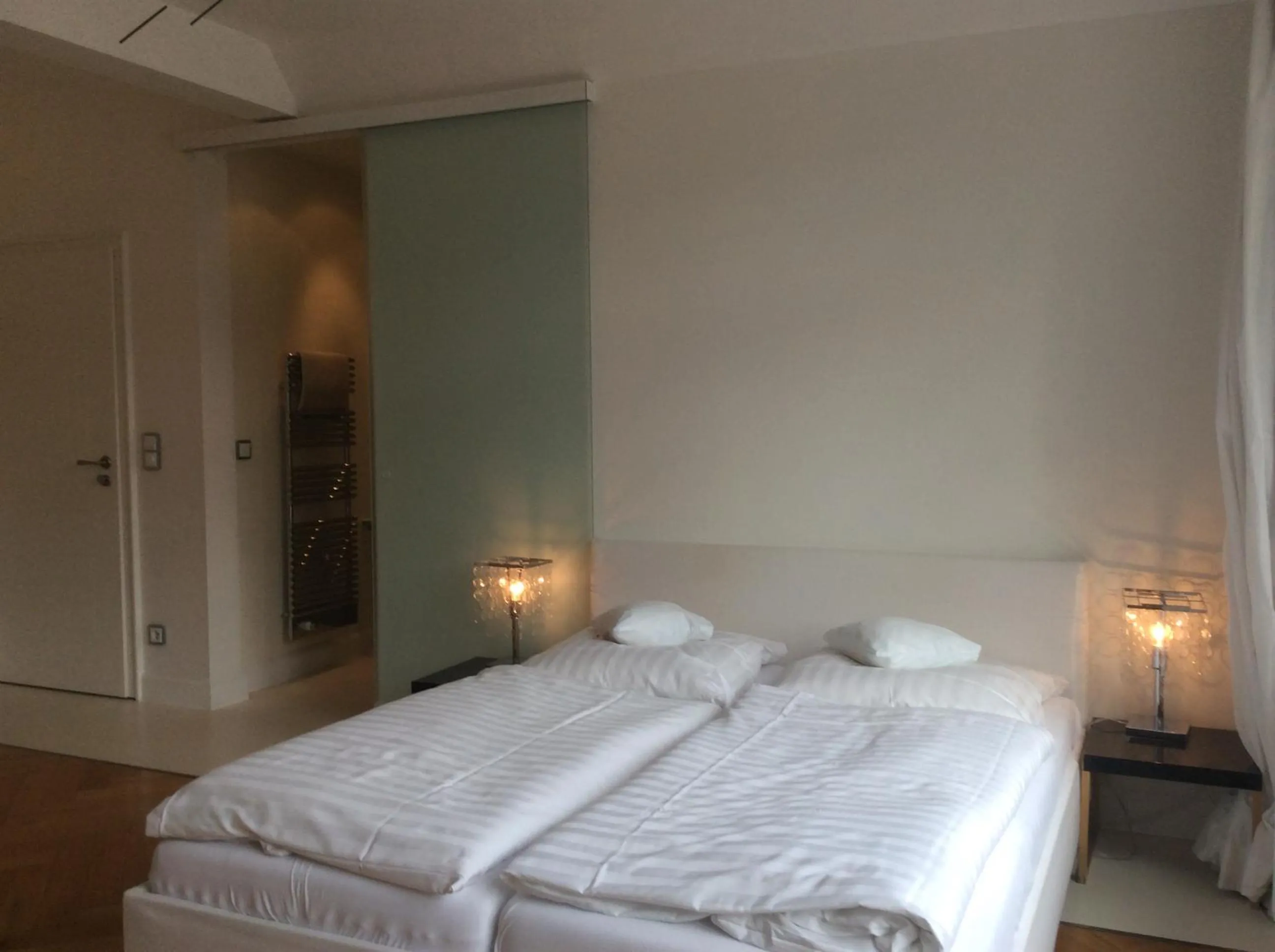 Photo of the whole room, Bed in Hotel Heidelberg Astoria