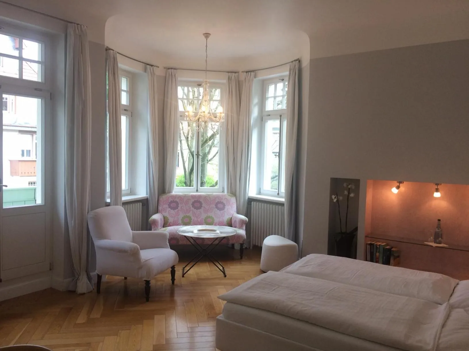 Photo of the whole room, Bed in Hotel Heidelberg Astoria