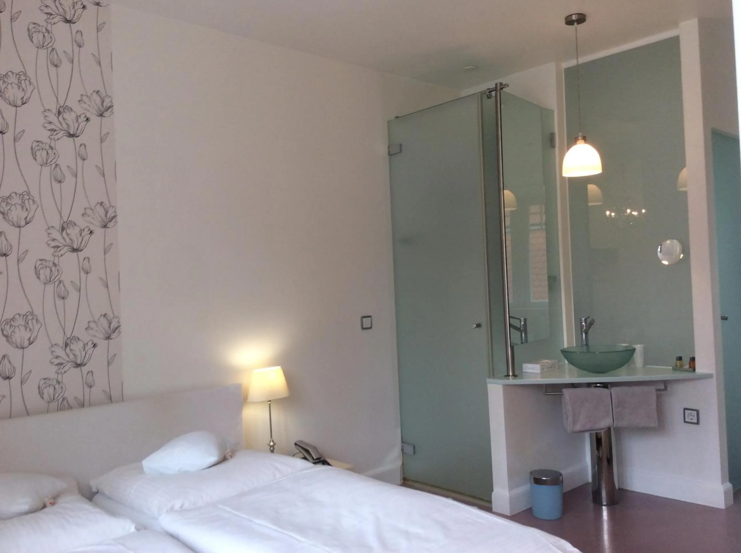 Photo of the whole room, Bed in Hotel Heidelberg Astoria