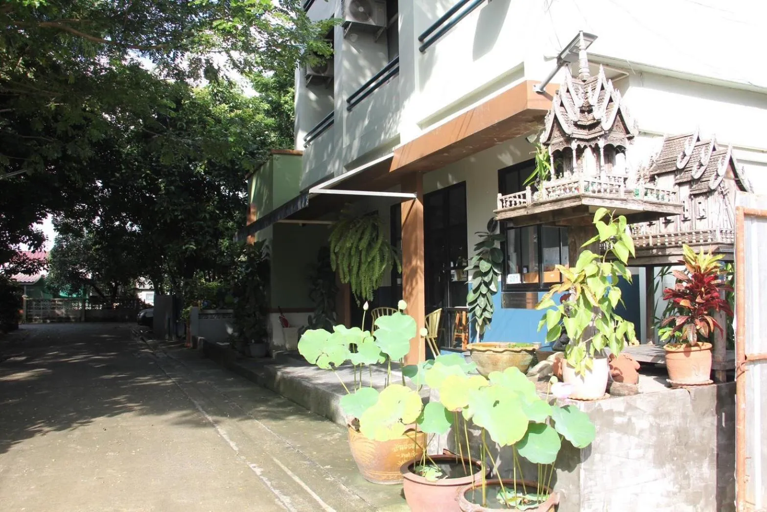 Property building in Yam Yen Hostel