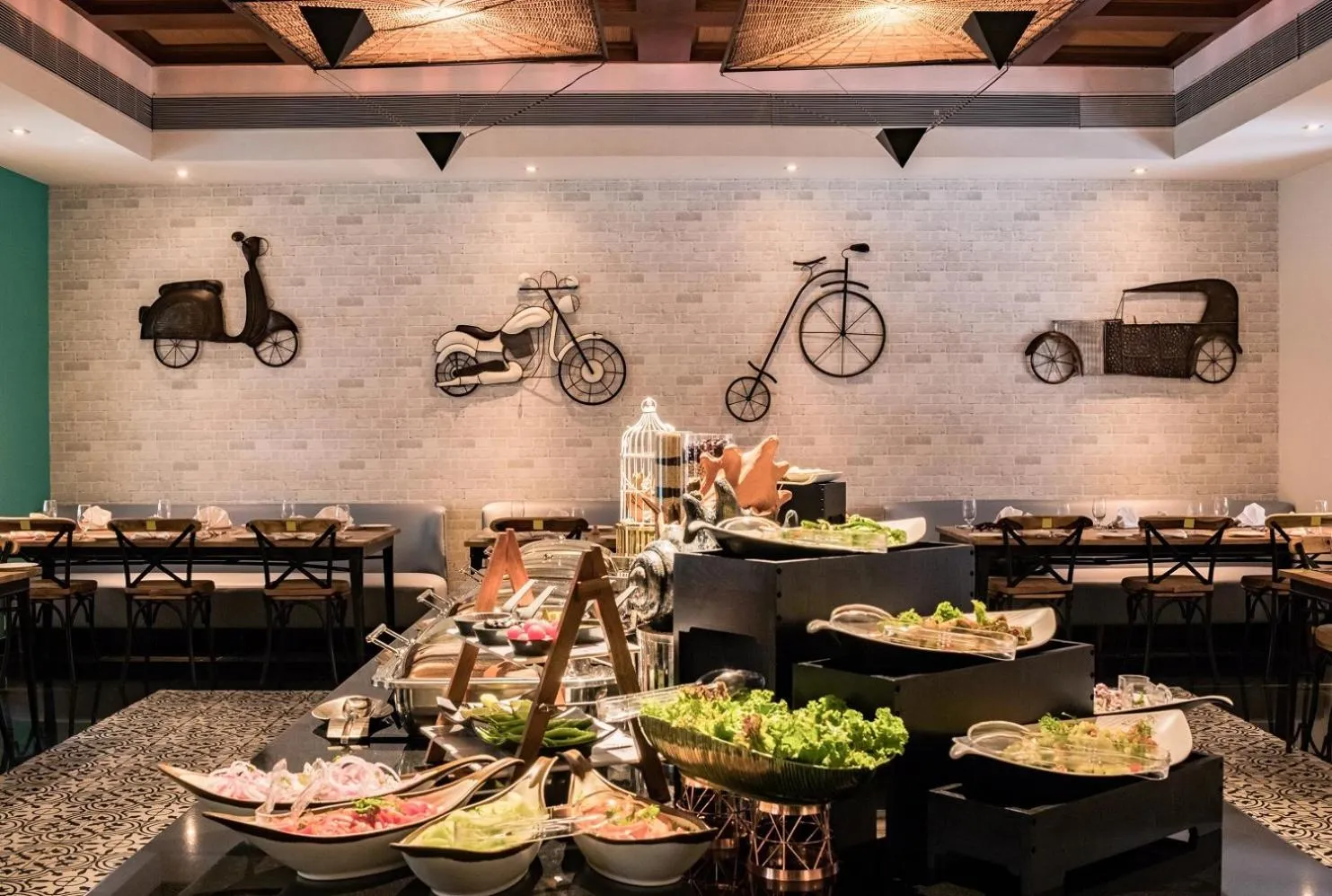 Restaurant/places to eat in Club Mahindra Emerald Palms, Goa