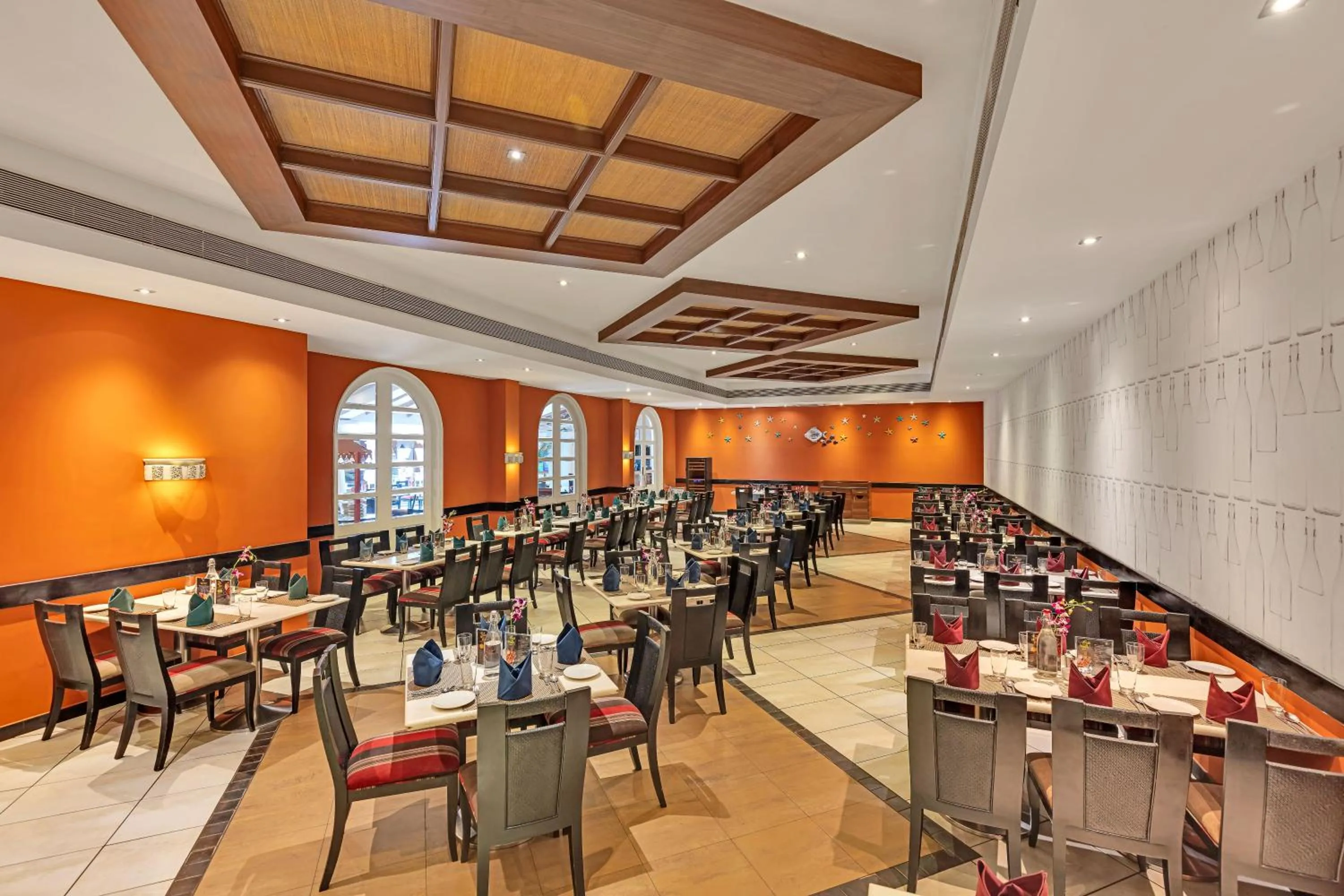 Restaurant/places to eat in Club Mahindra Emerald Palms, Goa