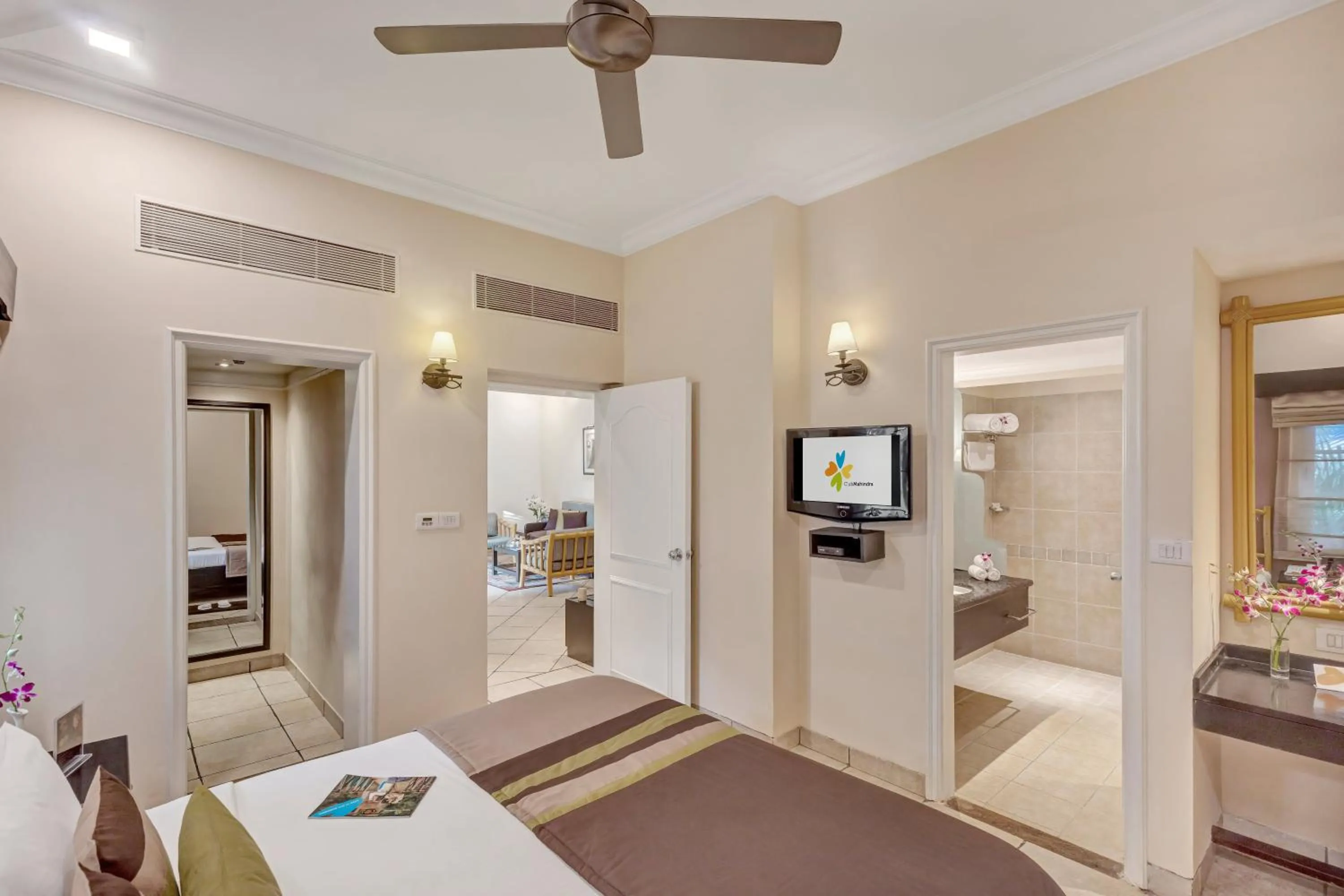 Bed in Club Mahindra Emerald Palms, Goa