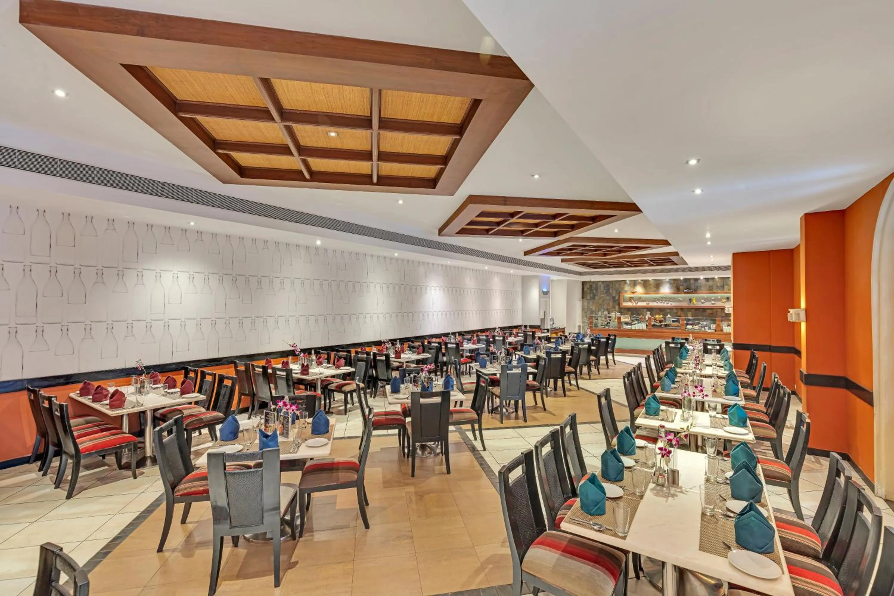 Restaurant/places to eat in Club Mahindra Emerald Palms, Goa