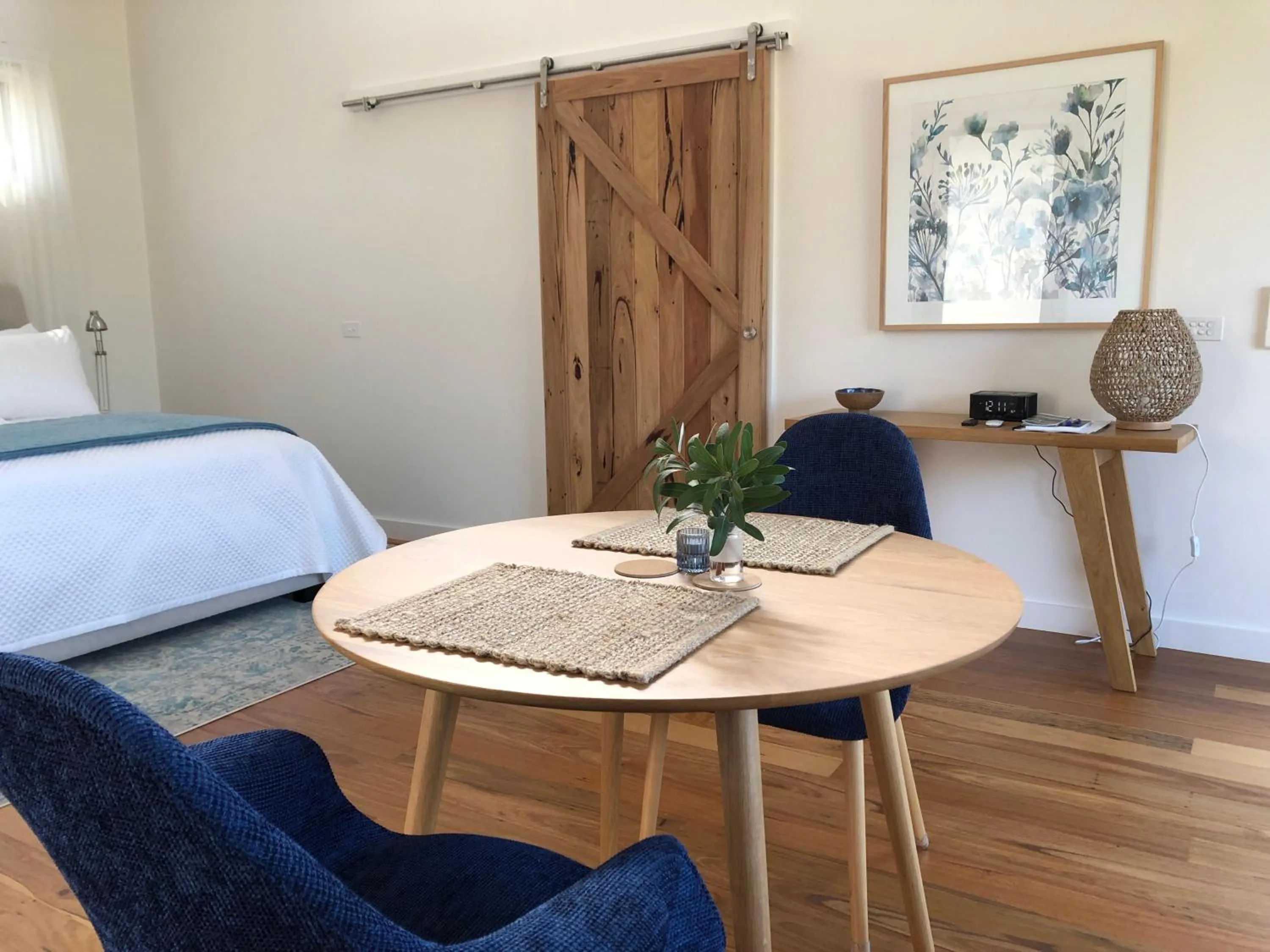 Living room in Messmates Luxury Eco Suites