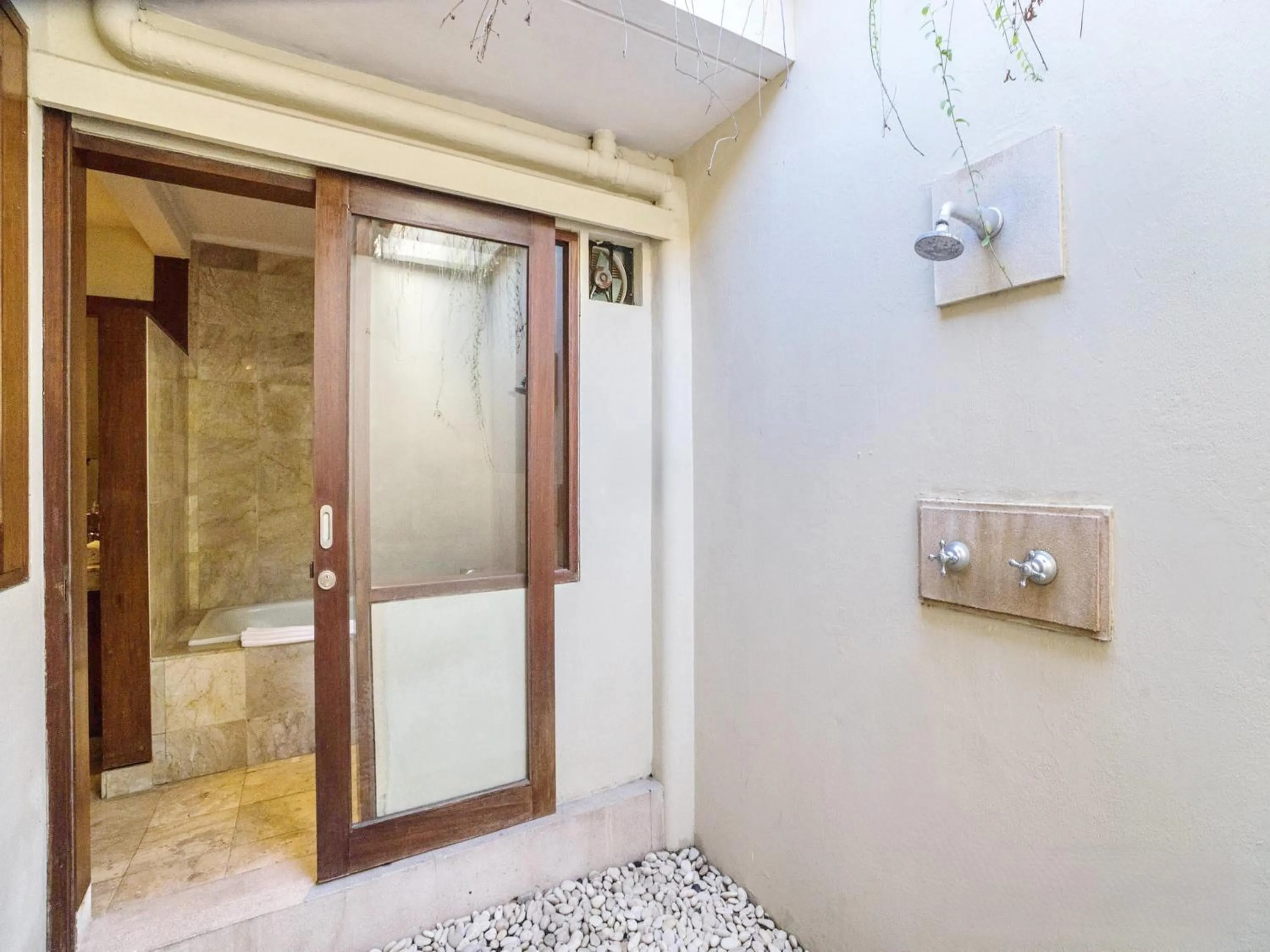 Shower in Villa Diana Bali