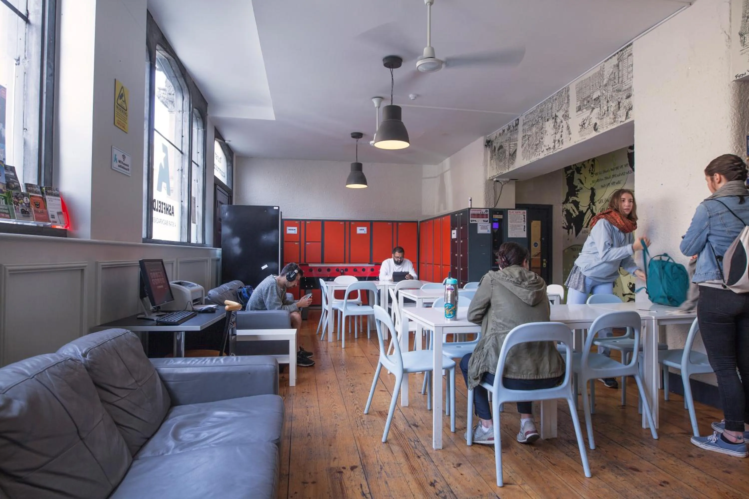 Communal lounge/ TV room in Ashfield Hostel