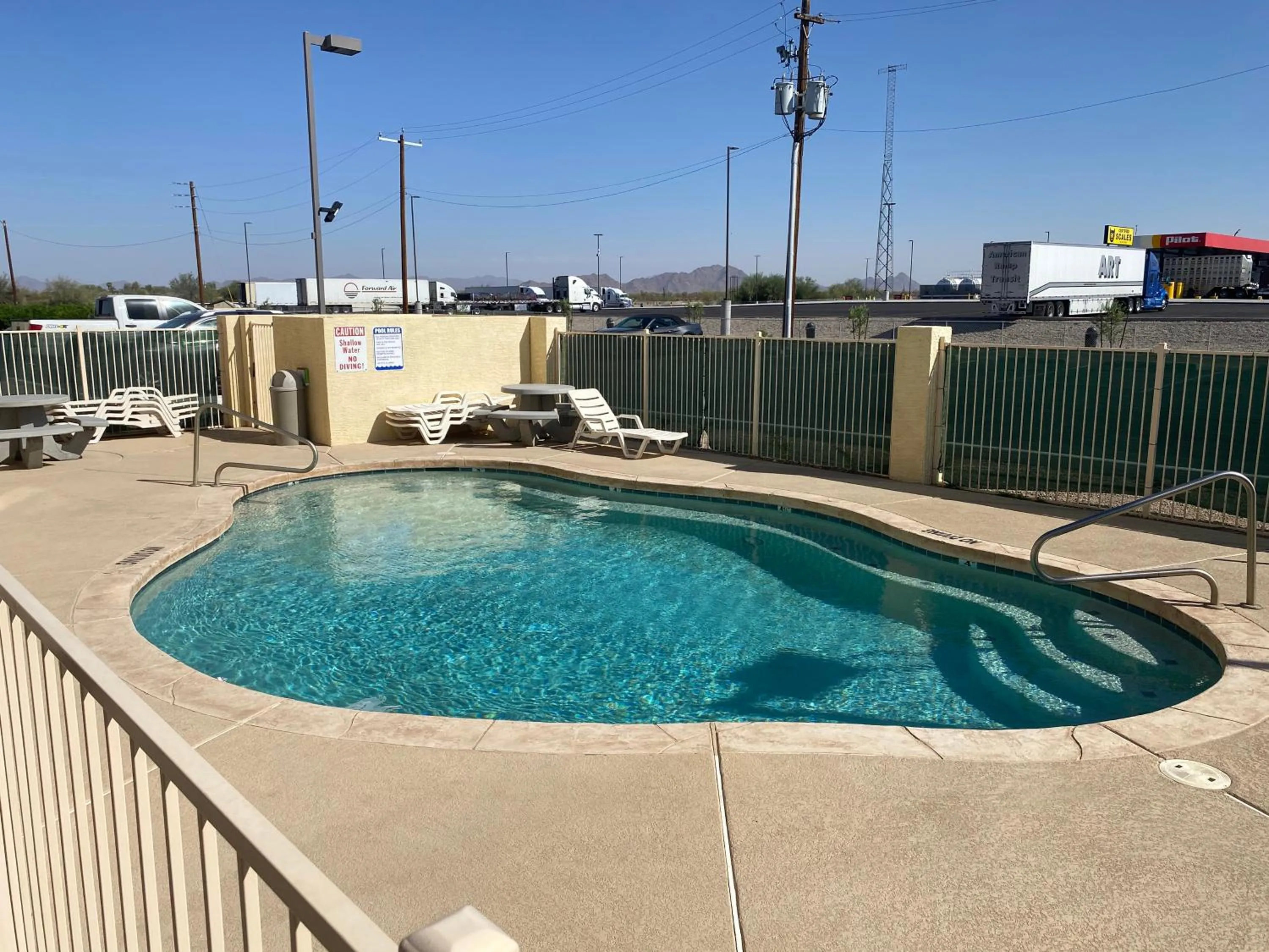 Swimming pool in Americas Choice Inn & Suites