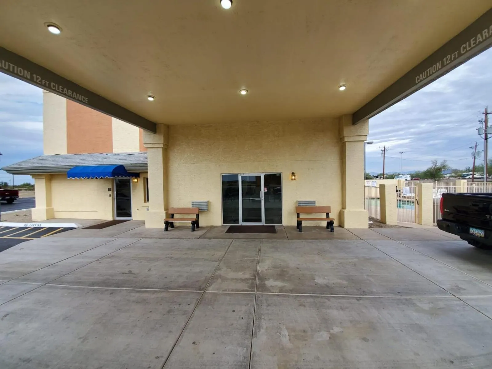 Property building in Americas Choice Inn & Suites