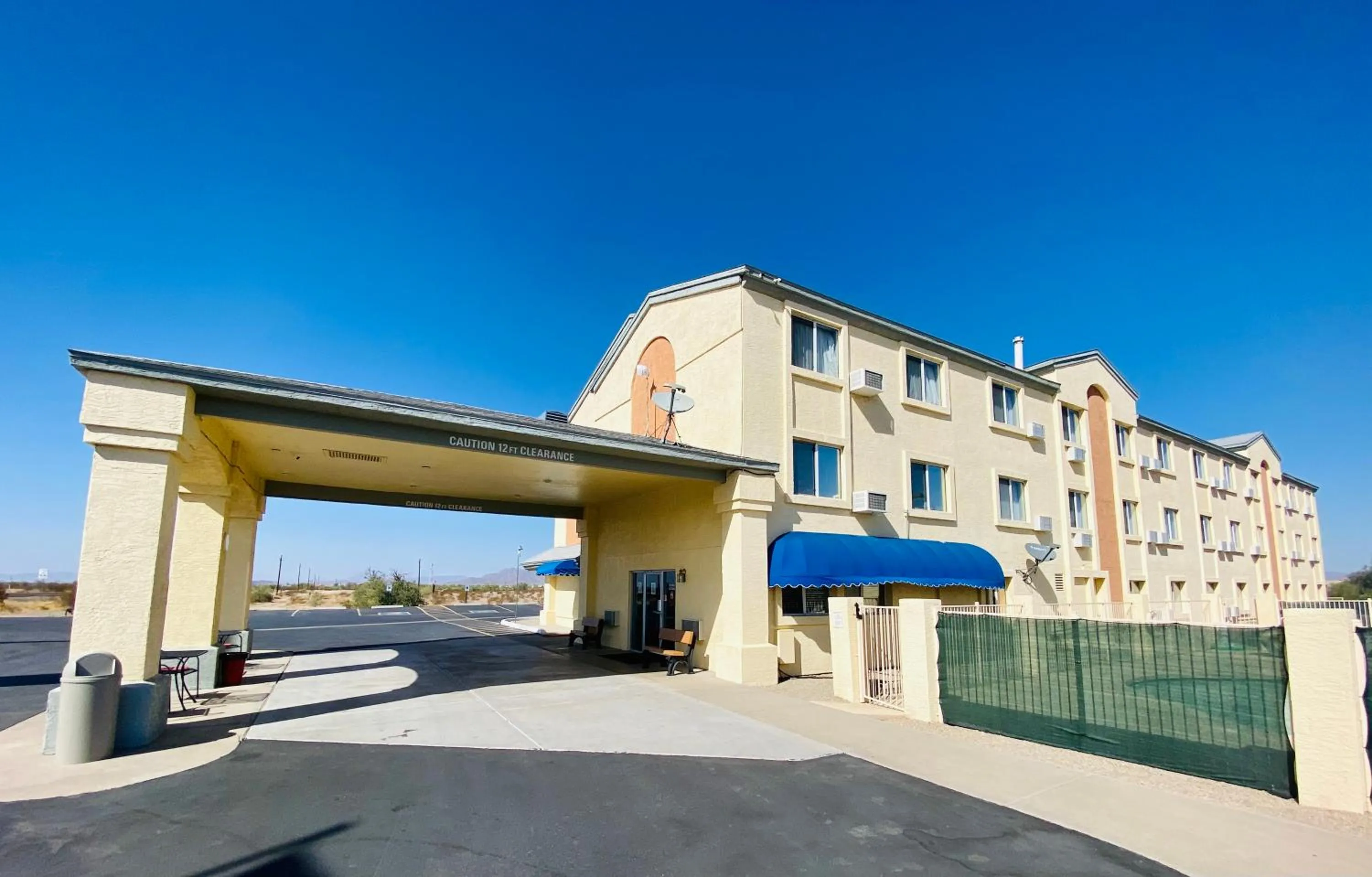 Property building in Americas Choice Inn & Suites