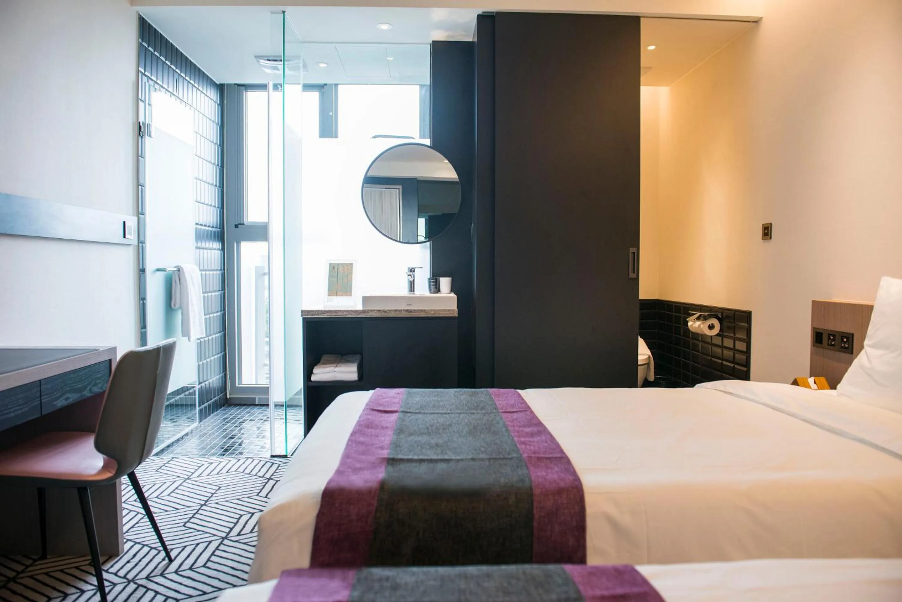 Photo of the whole room, Bed in Royal Roi Hotel