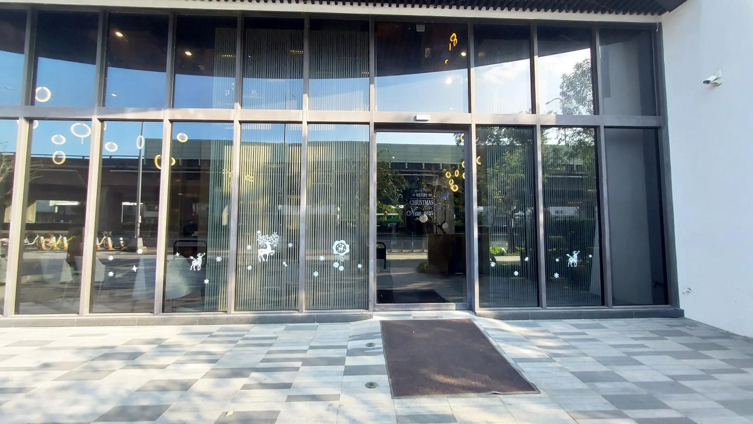 Facade/entrance in Royal Roi Hotel