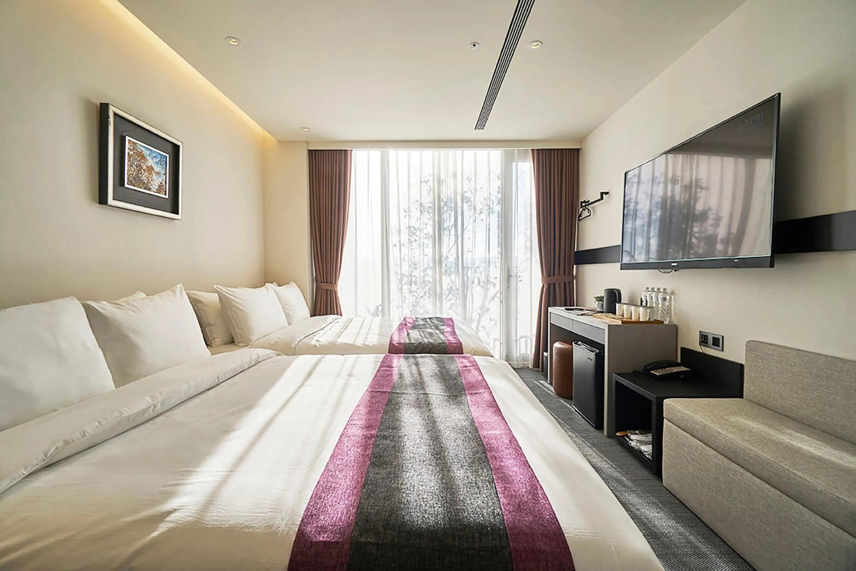 Photo of the whole room, Bed in Royal Roi Hotel