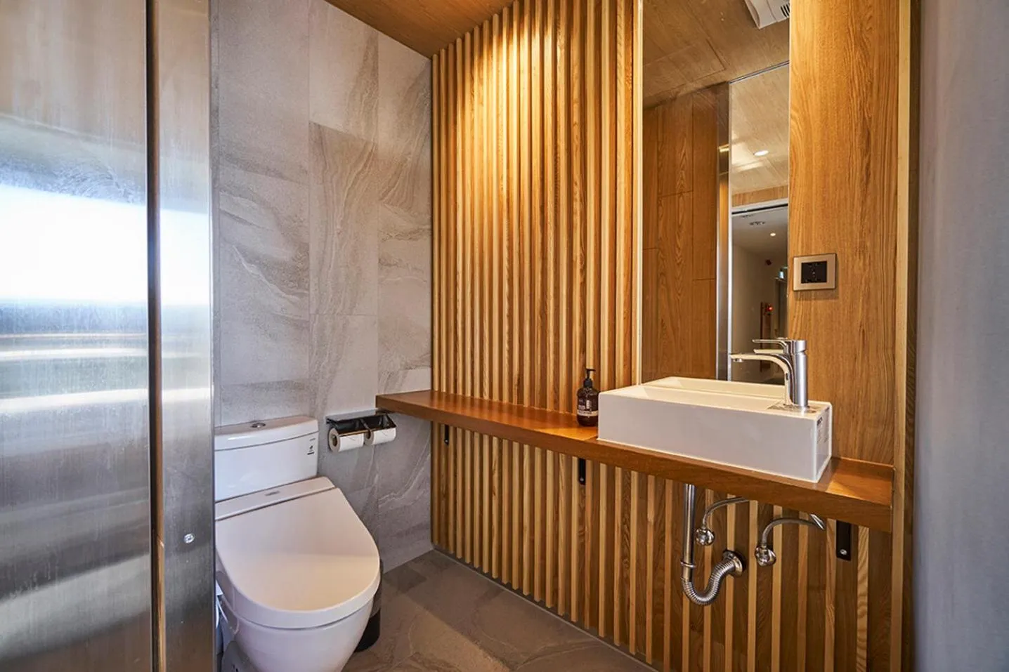 Bathroom in Royal Roi Hotel