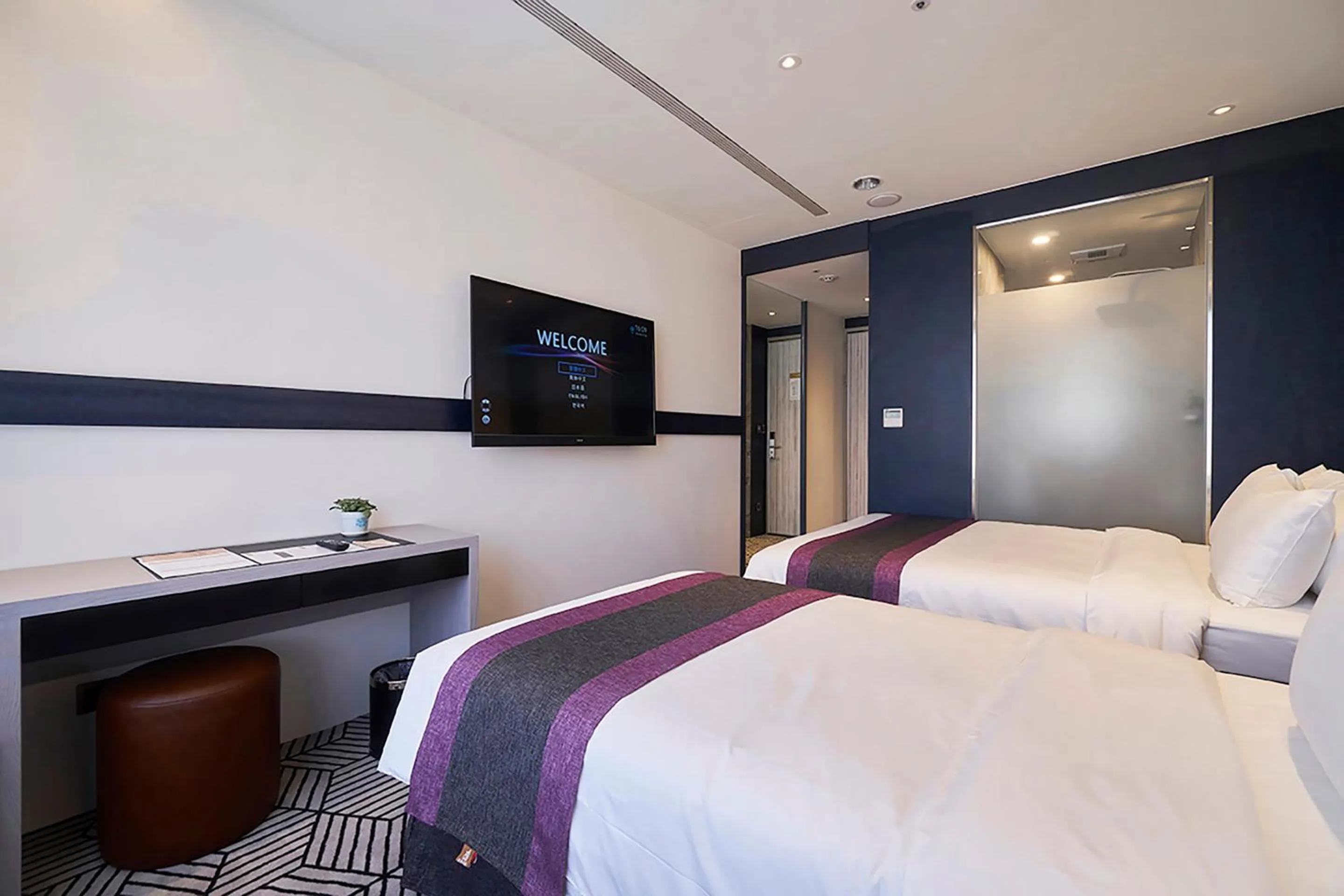 Bed in Royal Roi Hotel