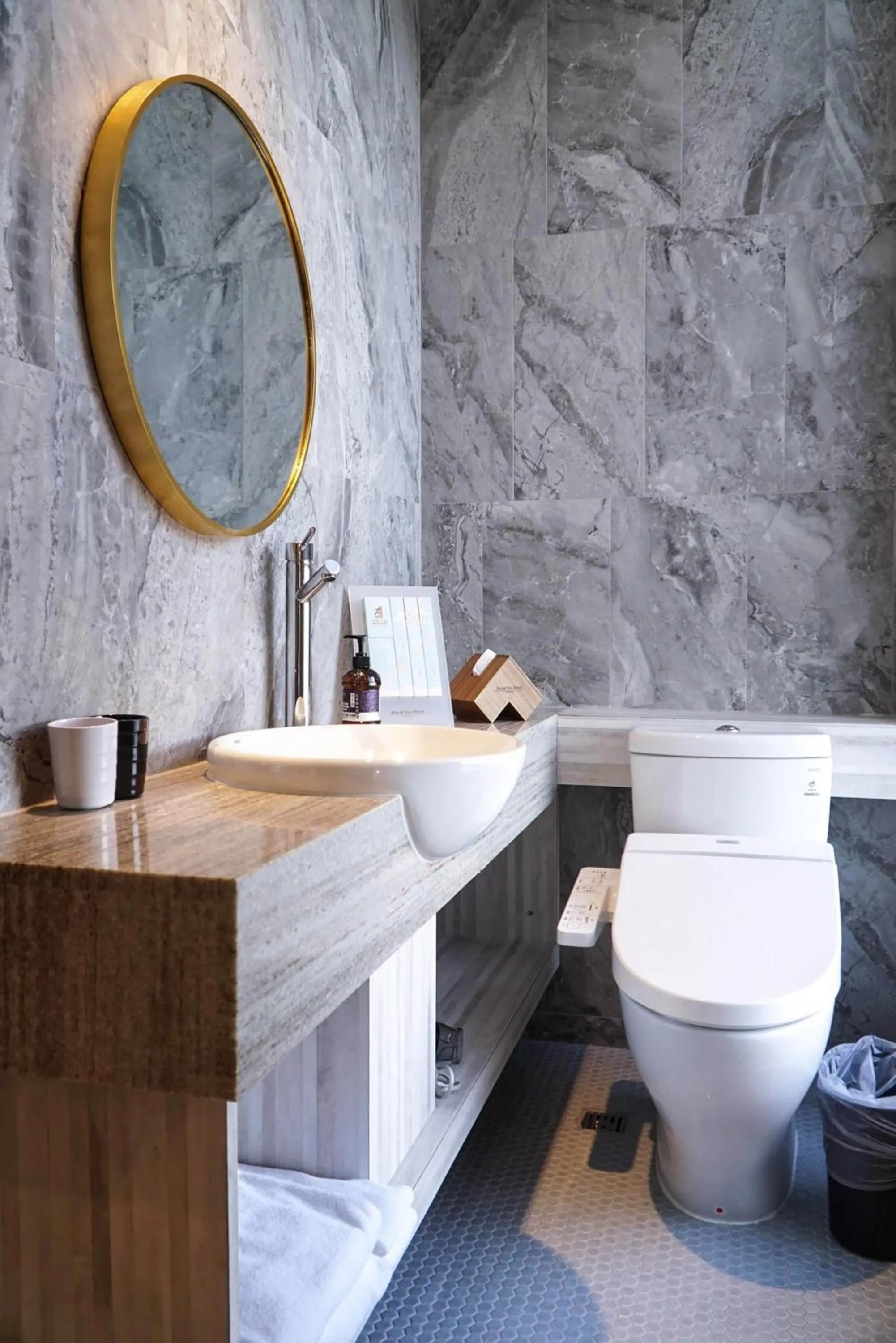 Bathroom in Royal Roi Hotel