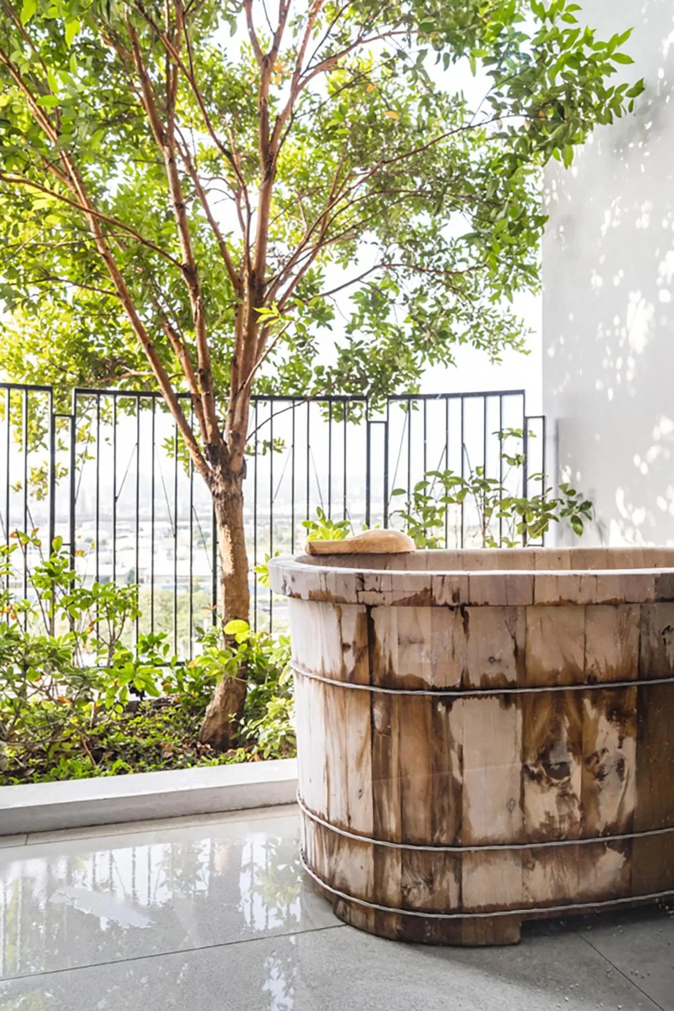 Bathroom in Royal Roi Hotel