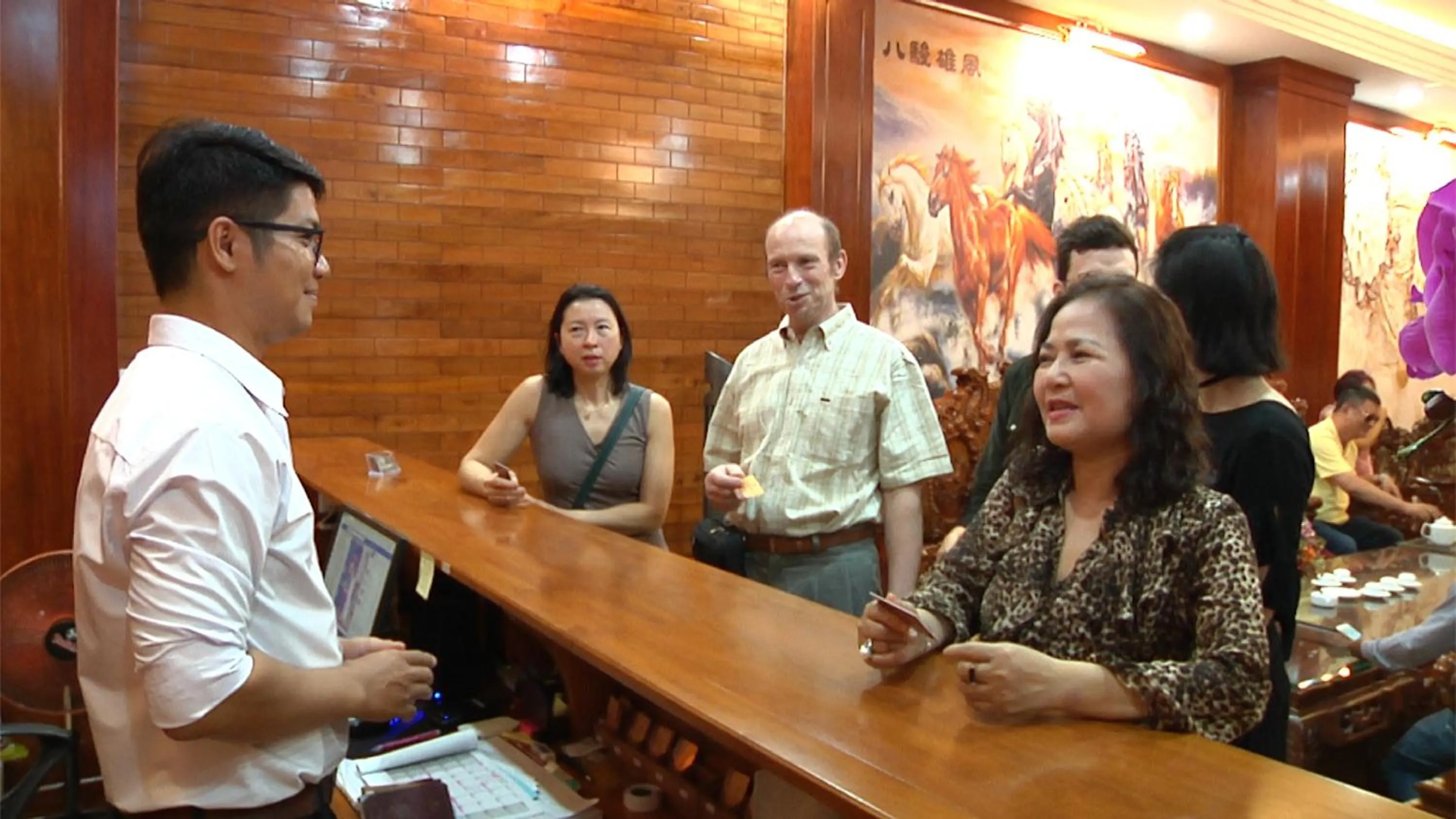 Staff in KHÁCH SẠN MỸ NGỌC